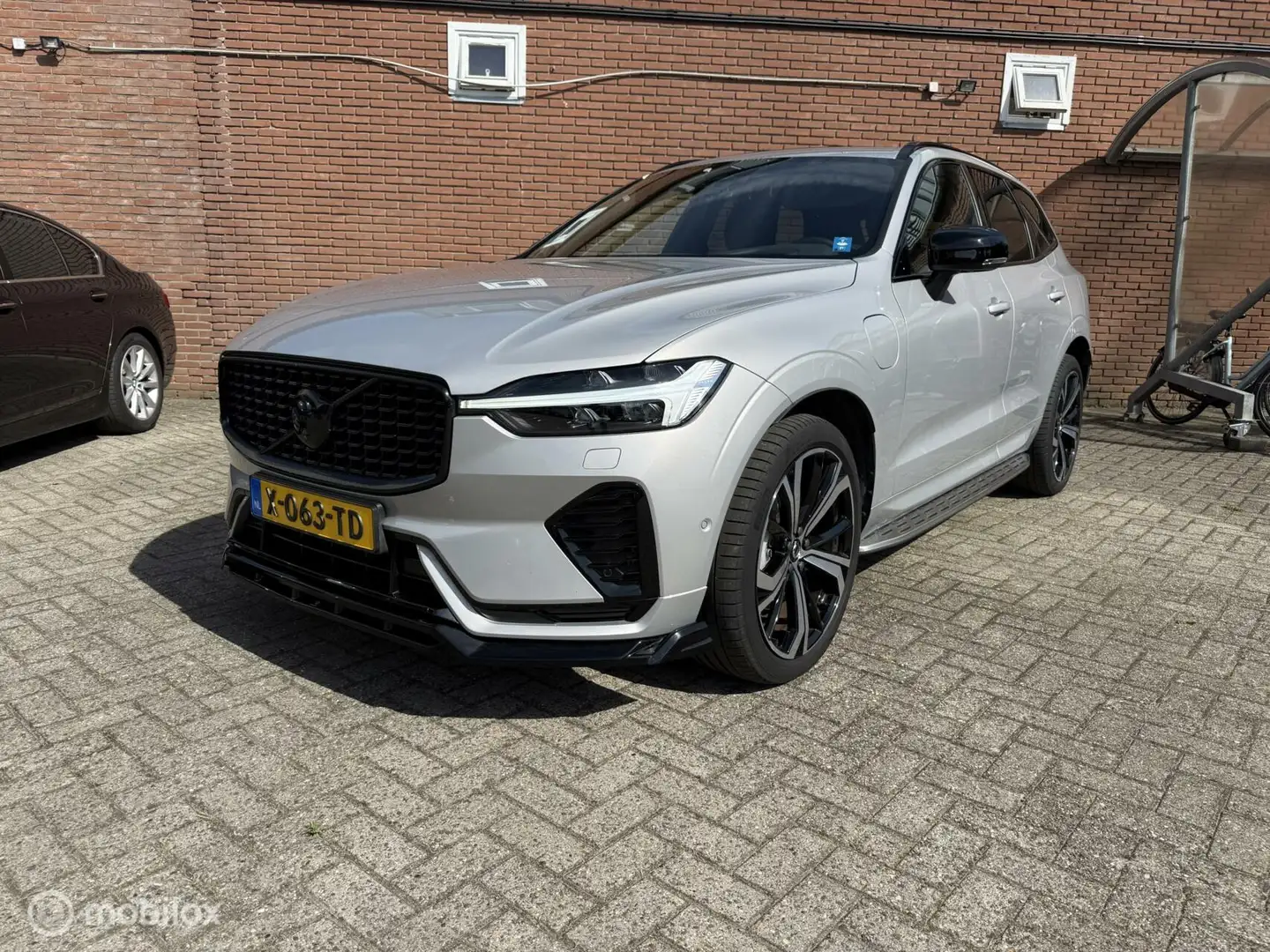 Volvo XC60 2.0 T6 Plug-in hybrid AWD Ultimate Dark | Head-up Grijs - 2