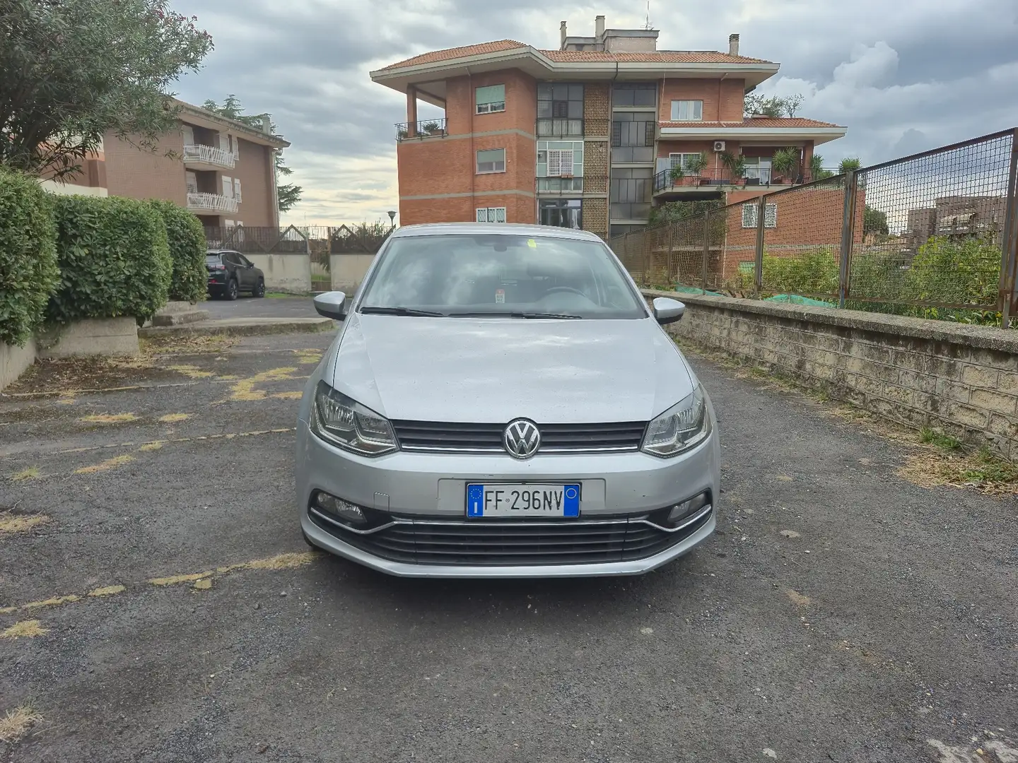 Volkswagen Polo Plus 1.2 TSI DSG Bluemotion - 1