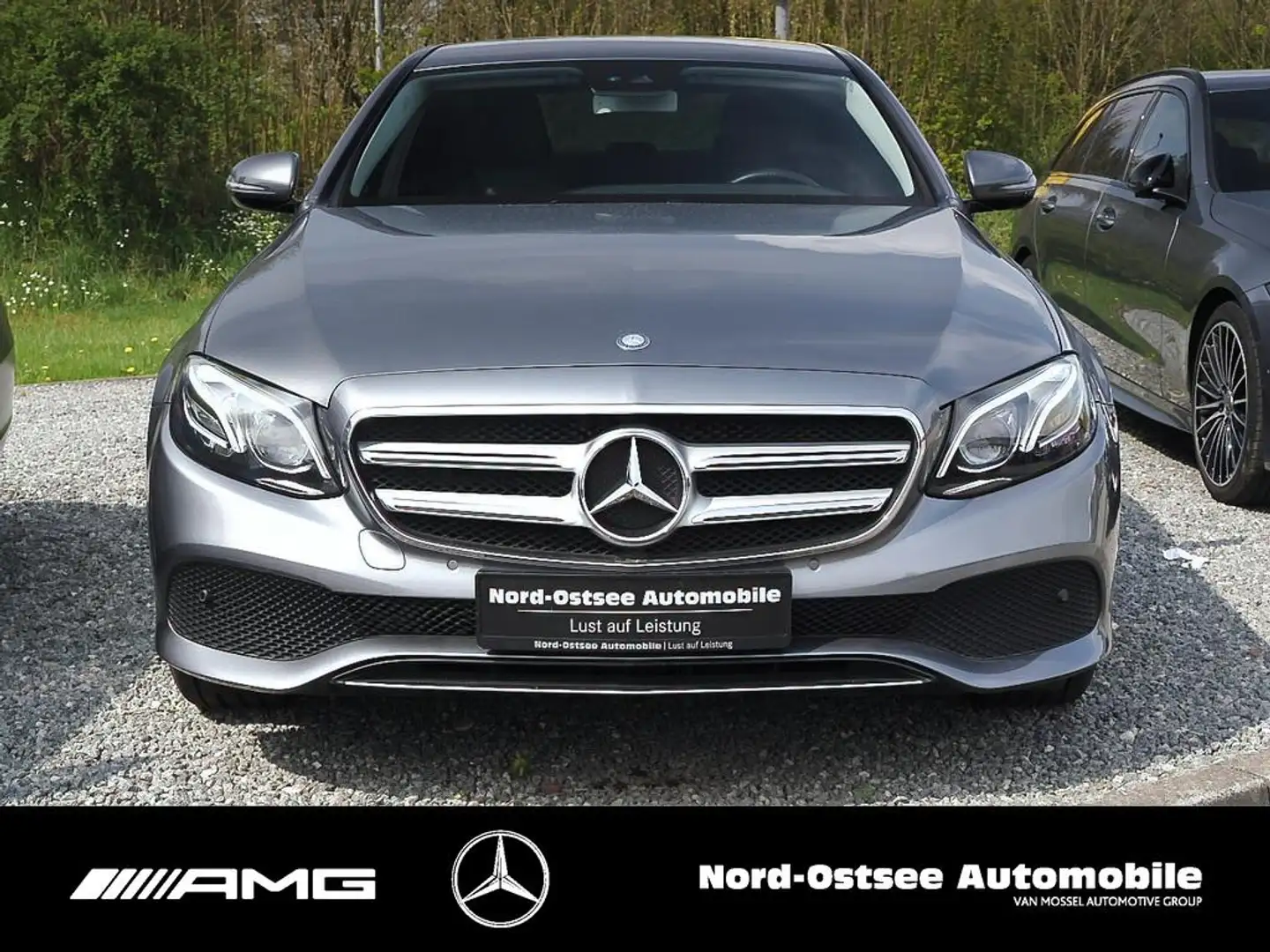 Mercedes-Benz E 200 Avantgarde NAVI KAMERA TOTWINKEL LED SHZ Gris - 2
