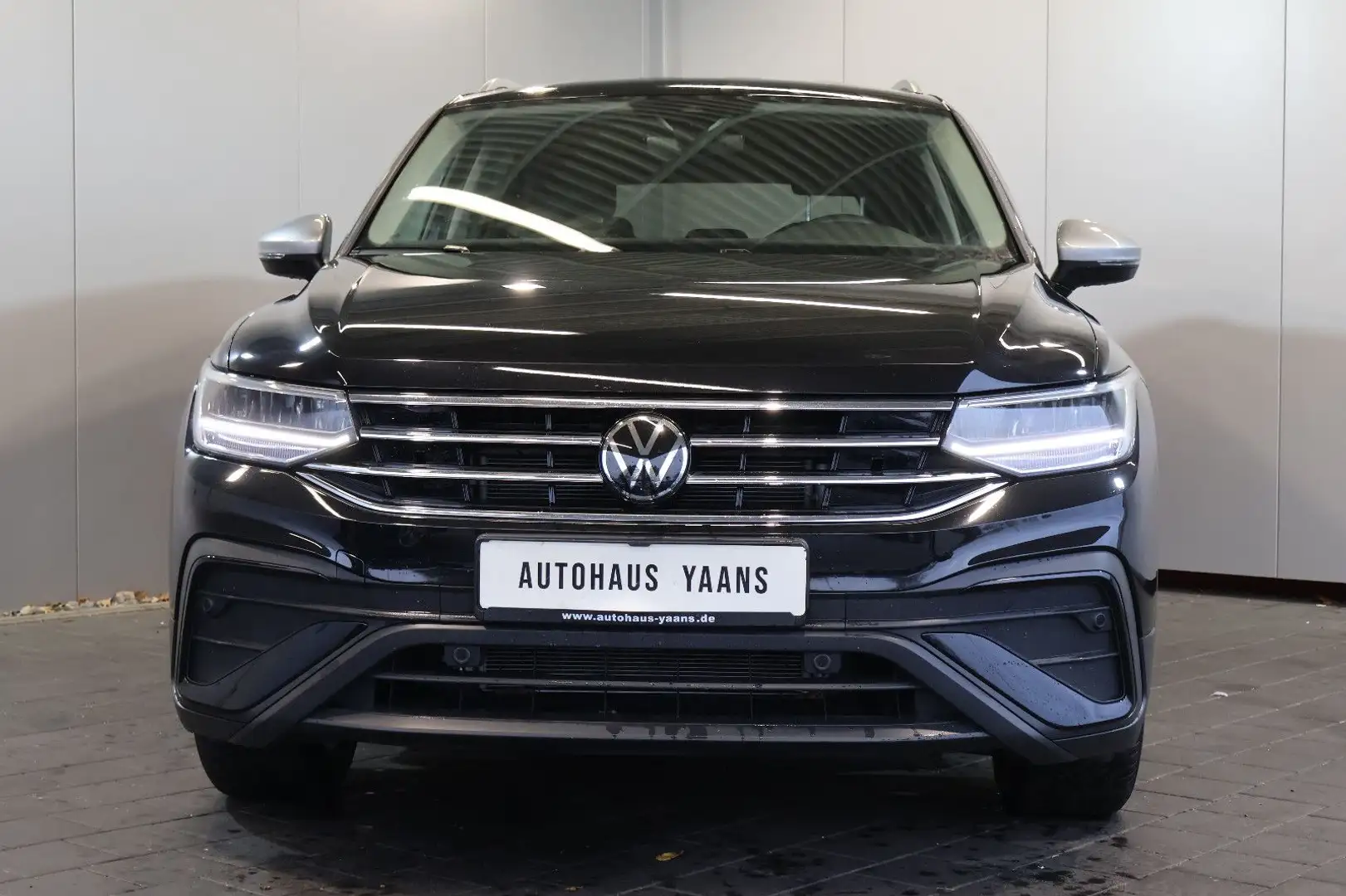 Volkswagen Tiguan Allspace 1.5 TSI Life AID+ACC+AHK+7 SITZE Negro - 2