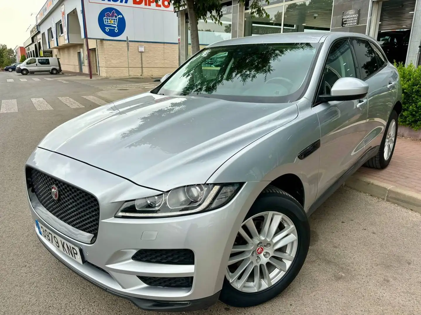 Jaguar F-Pace 2.0i4D Prestige Aut. AWD 180 Silver - 2