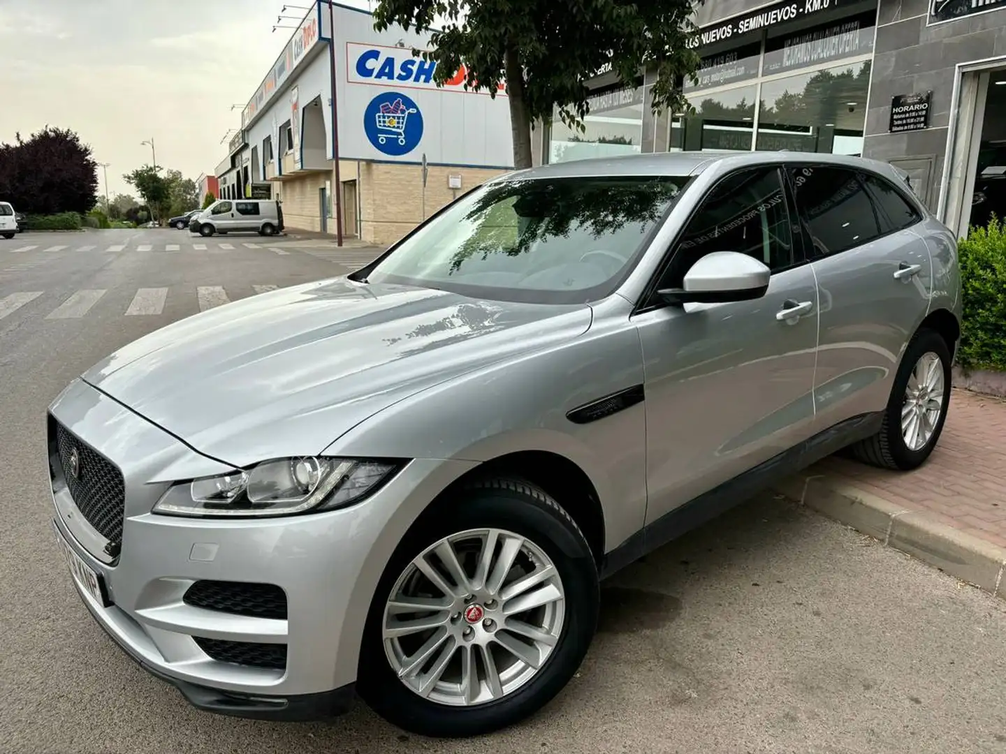 Jaguar F-Pace 2.0i4D Prestige Aut. AWD 180 Silver - 1