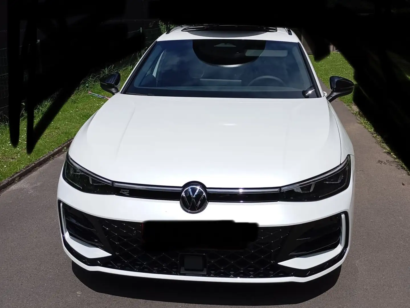 Volkswagen Passat Variant 1.5 eTSI R-Line Business Premium OPF DSG Wit - 1