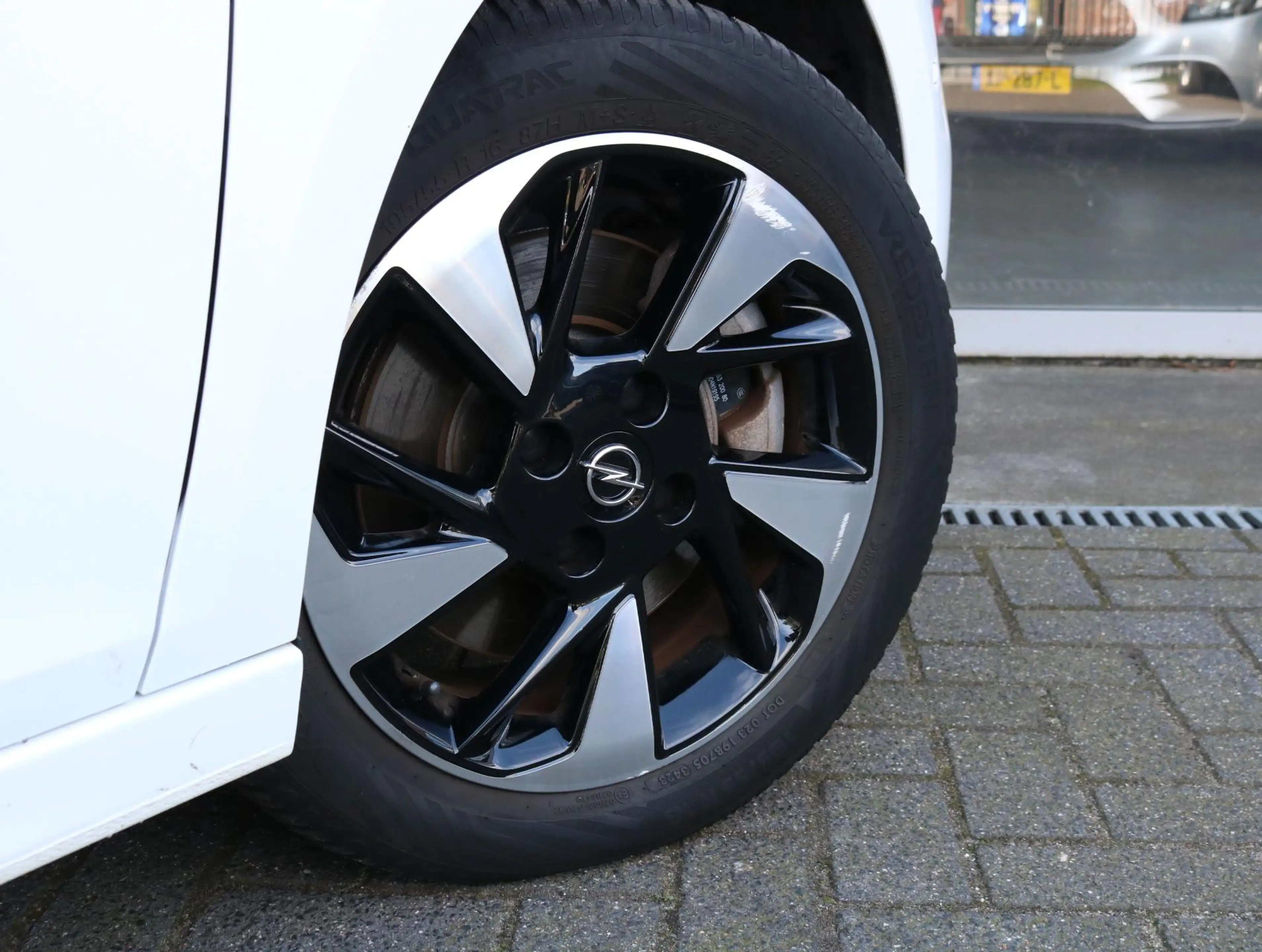 Opel Corsa-e Elegance 50 kWh Apple / Android | Camera | Trekhaa — photo 14