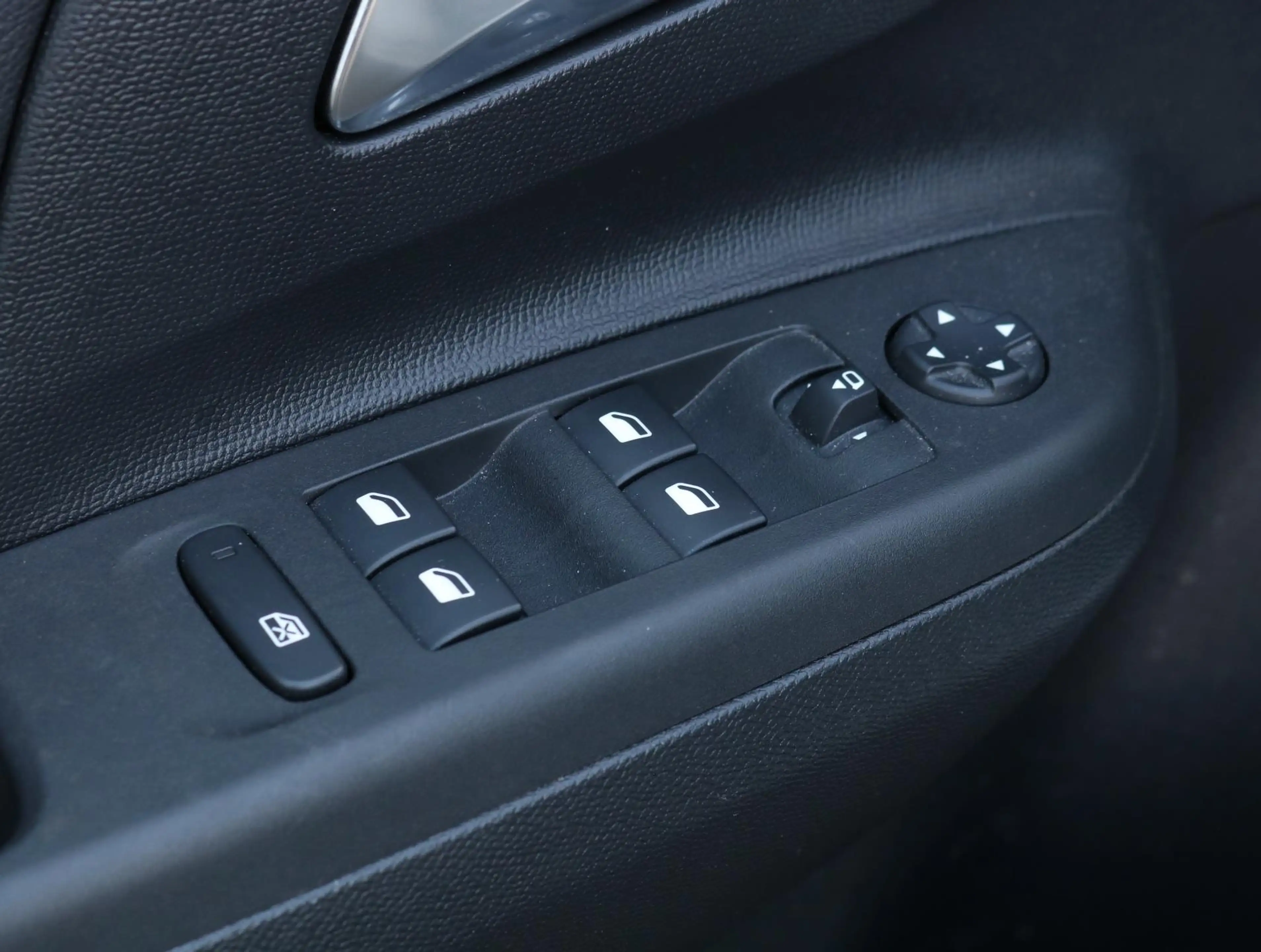 Opel Corsa-e Elegance 50 kWh Apple / Android | Camera | Trekhaa — photo 8