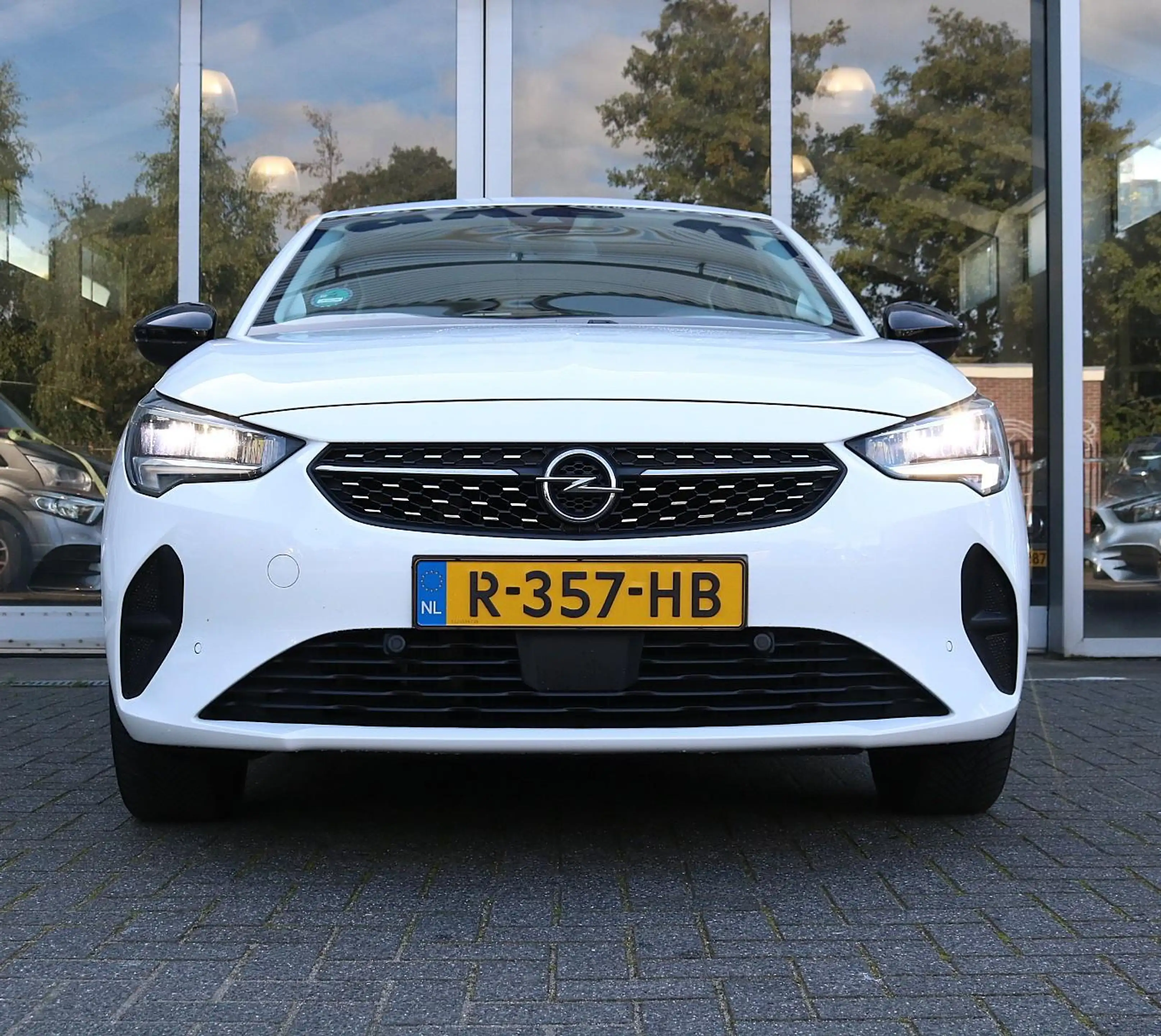 Opel Corsa-e Elegance 50 kWh Apple / Android | Camera | Trekhaa — photo 10