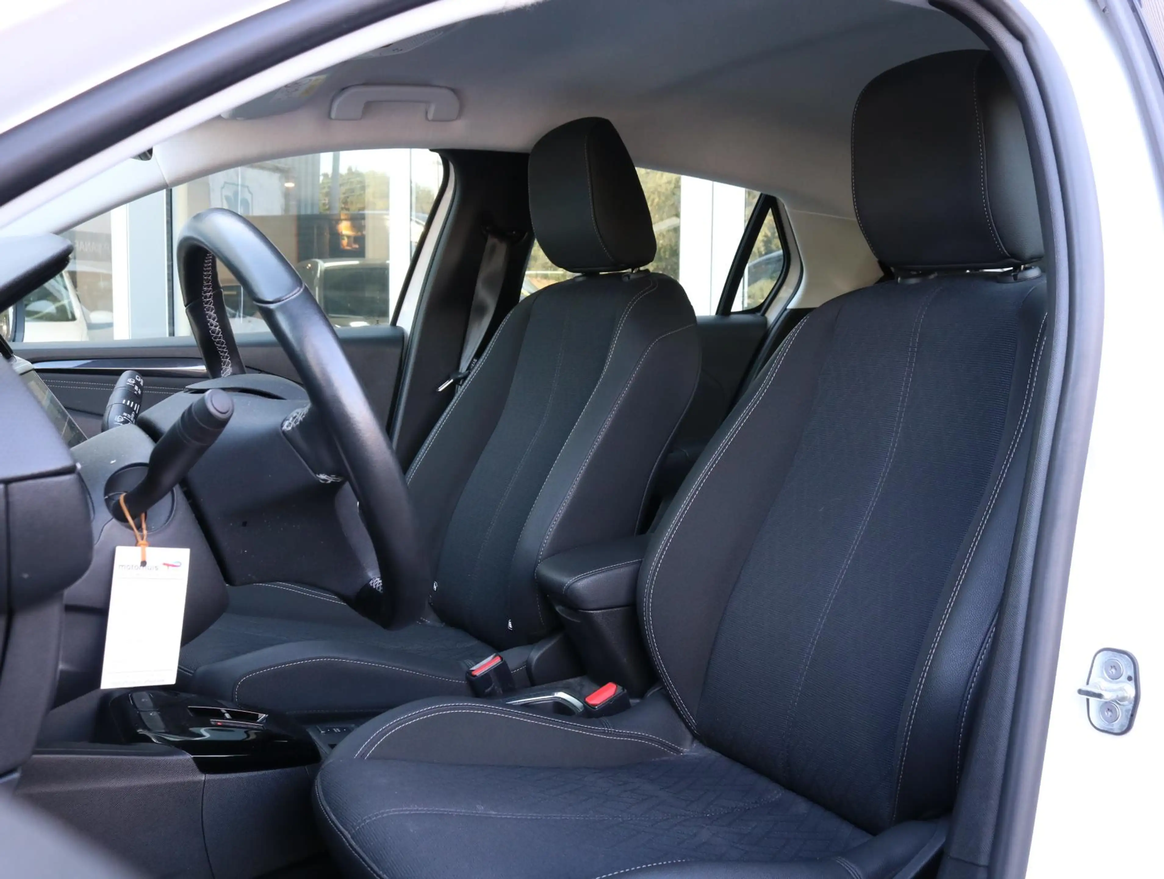 Opel Corsa-e Elegance 50 kWh Apple / Android | Camera | Trekhaa — photo 2