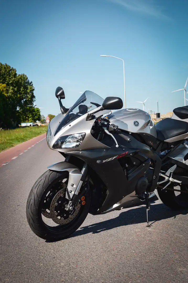 Yamaha YZF-R1 Zilver - 2
