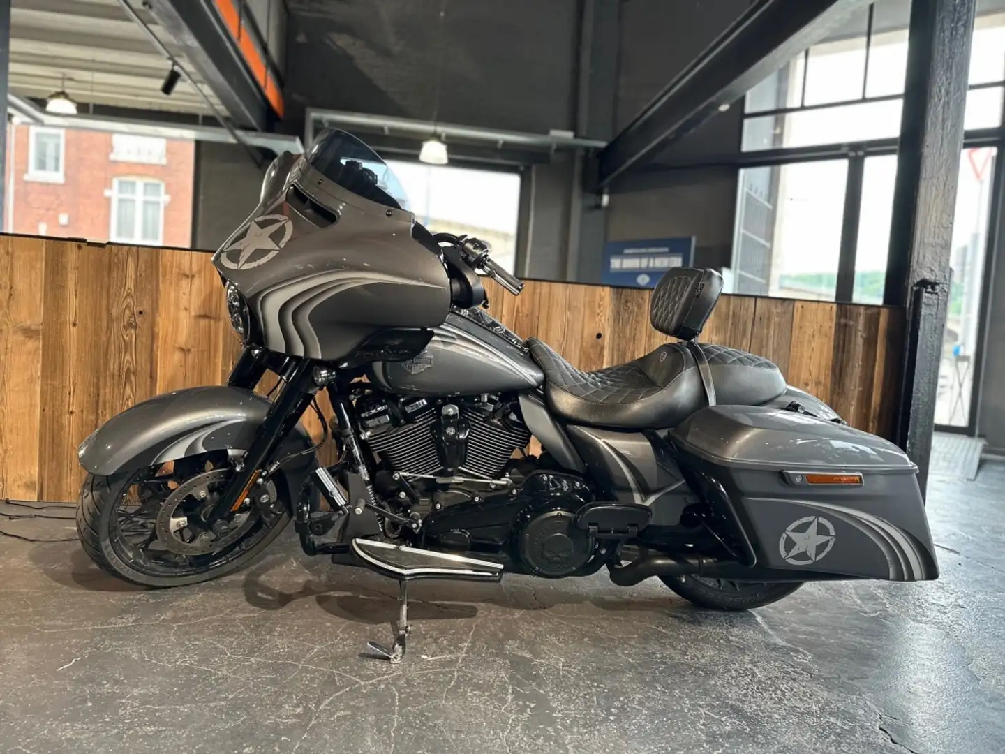 Harley-Davidson Street Glide SPECIAL 114 GRAND TOURING Grijs - 2