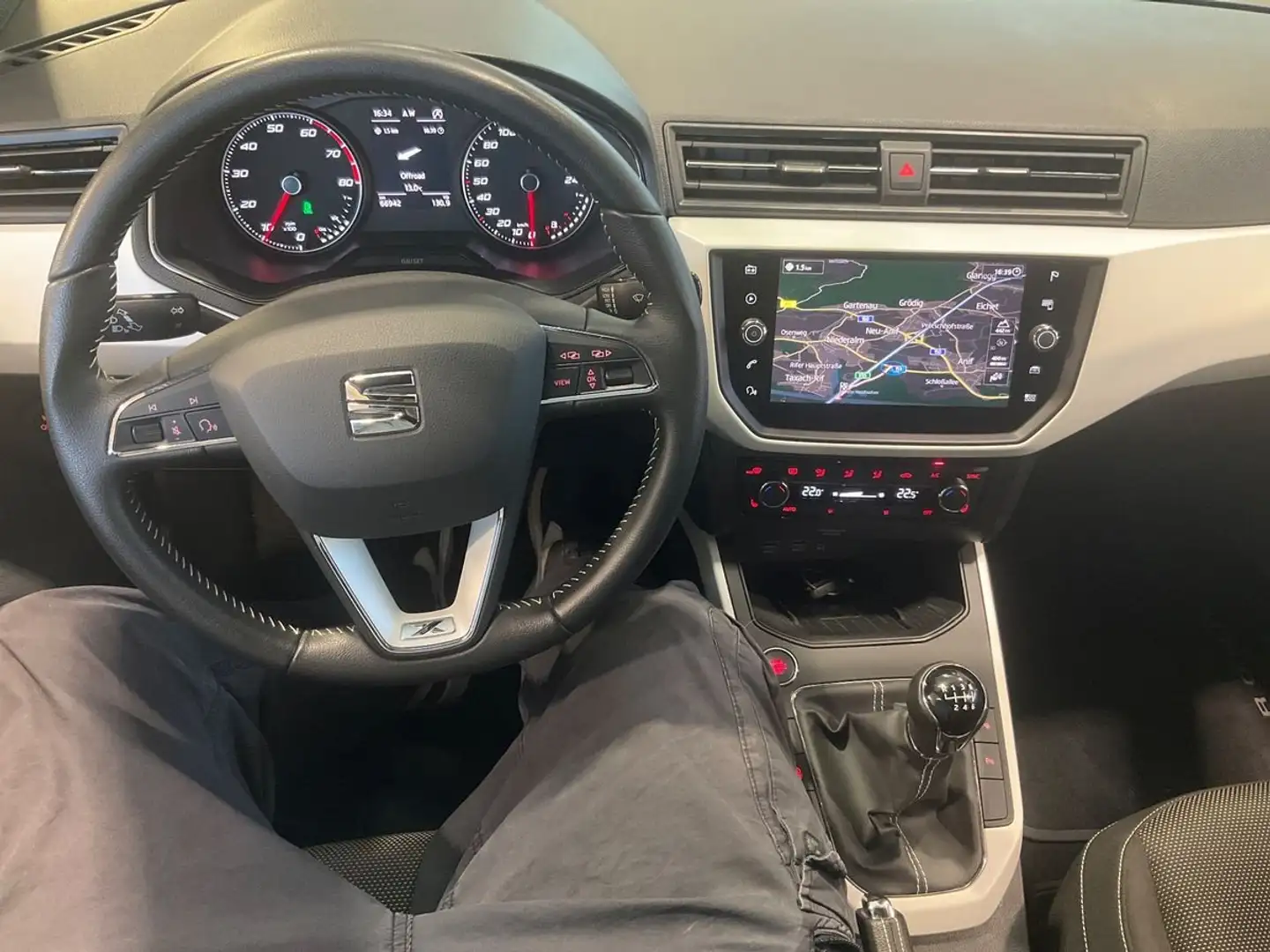 SEAT Arona Arona 1.0 TGI Xcellence Grau - 2
