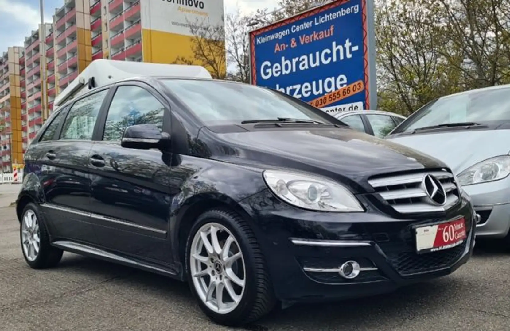 Mercedes-Benz B 180 S-Tourer Autom/Klima/Temp/SH/PDC/ Schwarz - 2