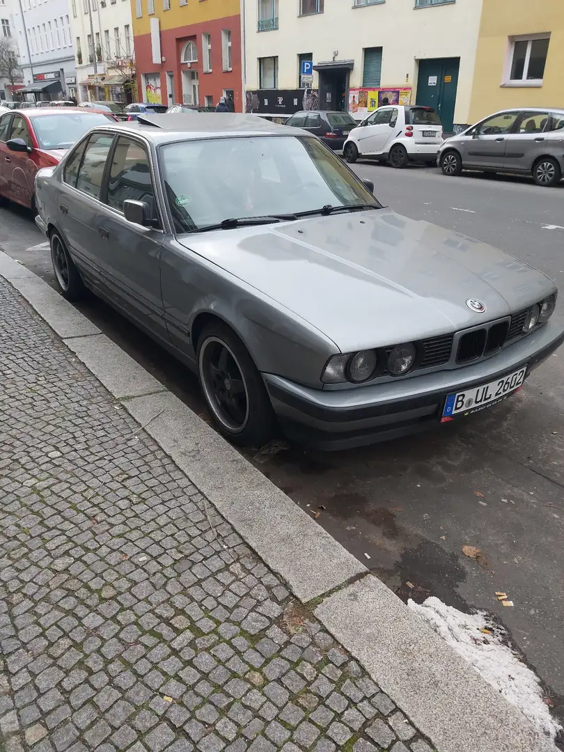 BMW 520 520i 24V - 2