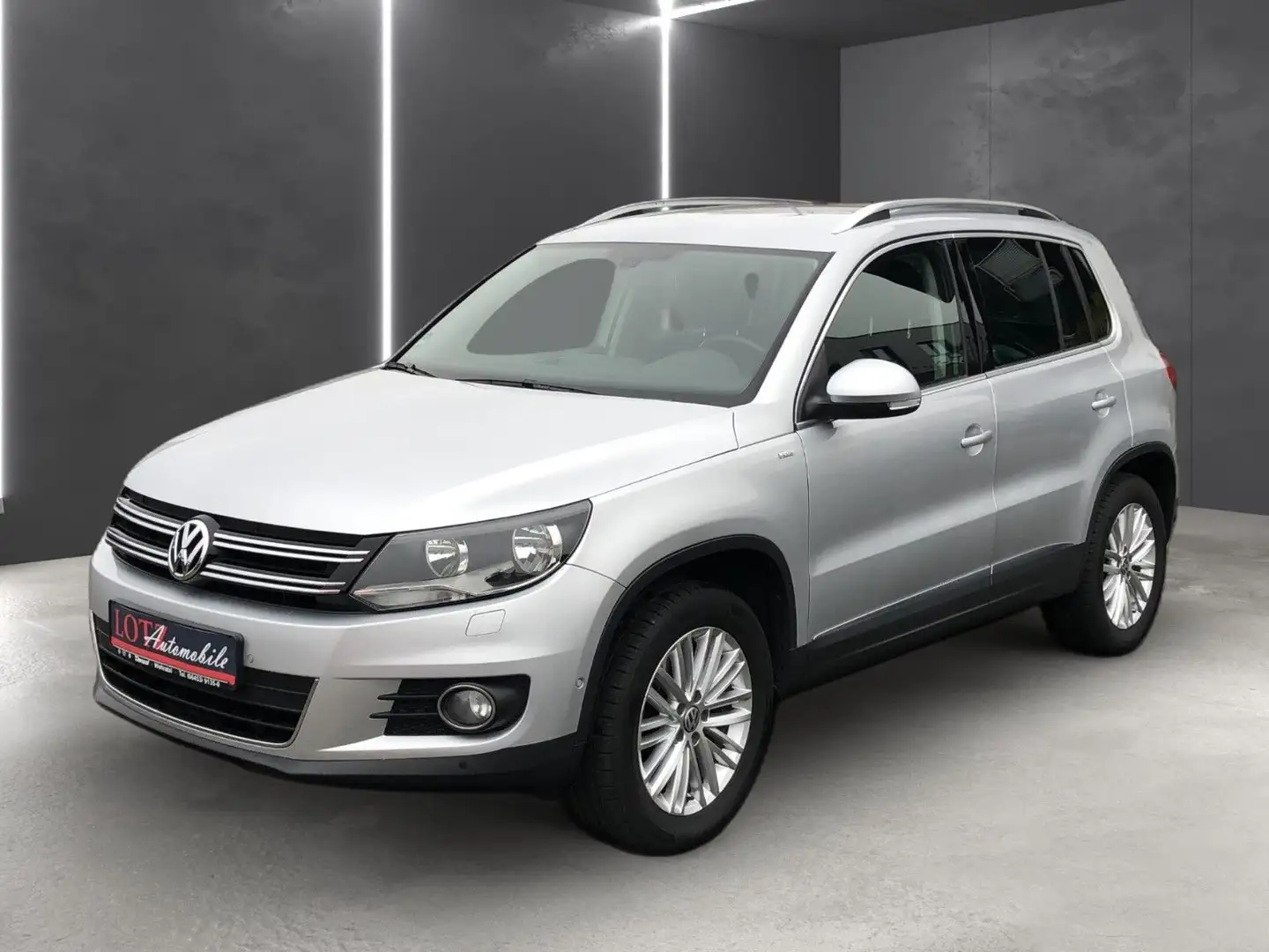 Volkswagen Tiguan Cup Sport & Style 4Motion Grau - 2