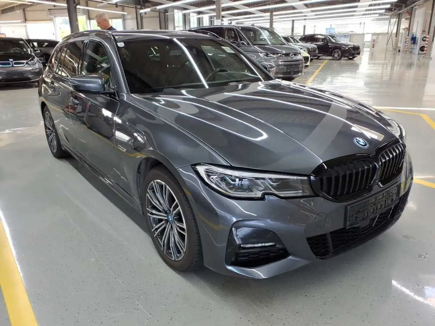 BMW 330 e xDrive touring Aut * M Sport * LASER* AHK * HUD* Grau - 1