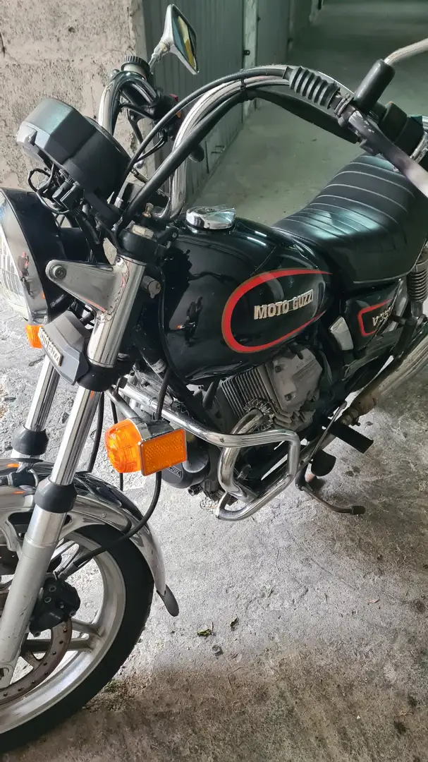 Moto Guzzi V 35 Custom Schwarz - 2