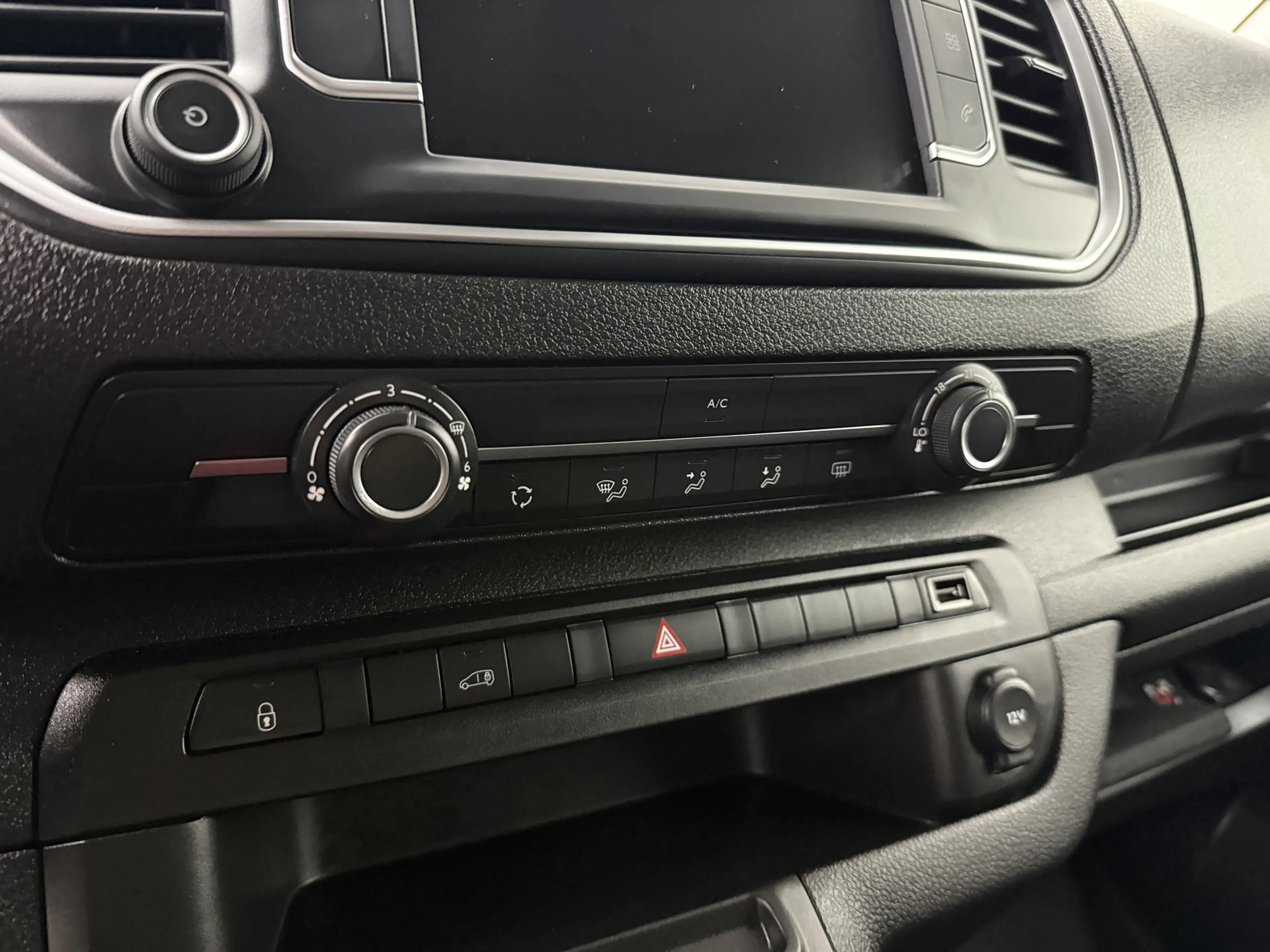 Peugeot e-Expert Lang 50KWh | Elektrisch | Multimedia | Airco | Cru — photo 20