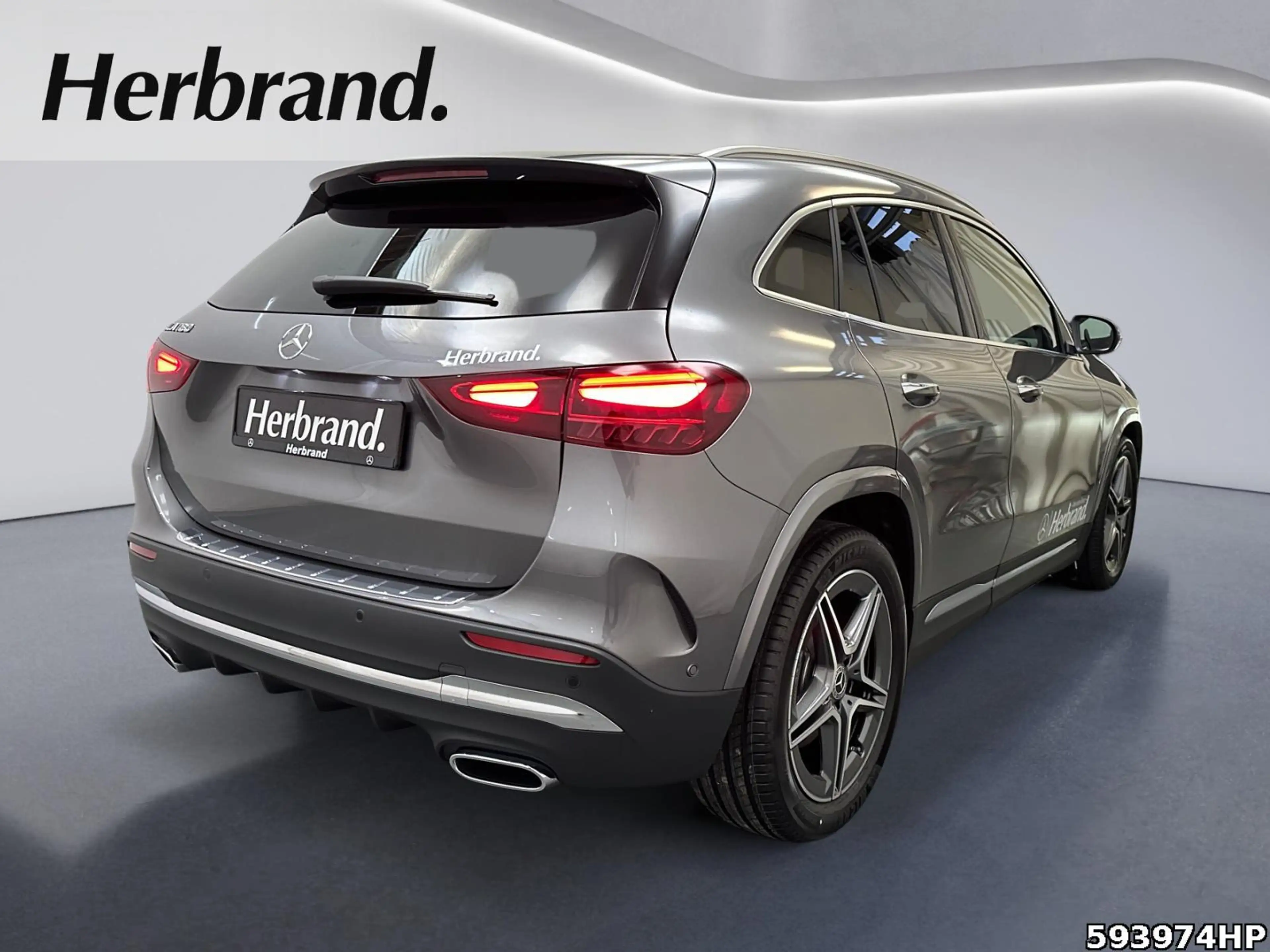 Mercedes-Benz GLA 180 +AMG-LINE+FAHRASSIST+MULTIBEAM+KEYLESS+ — photo 3