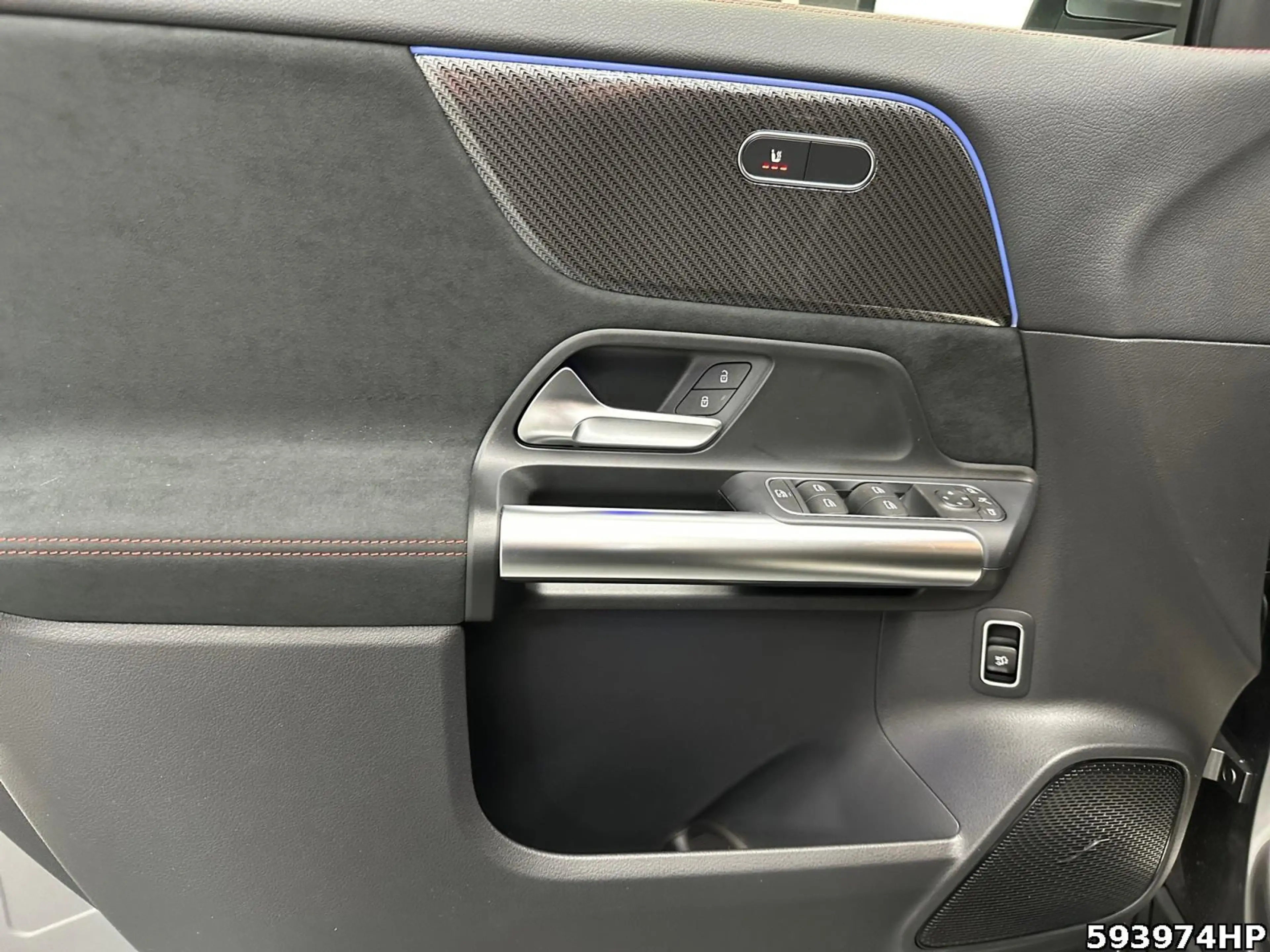 Mercedes-Benz GLA 180 +AMG-LINE+FAHRASSIST+MULTIBEAM+KEYLESS+ — photo 9