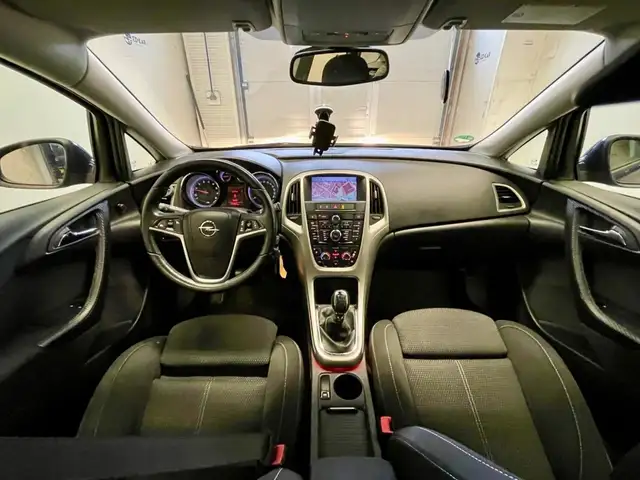 Opel Astra view 2