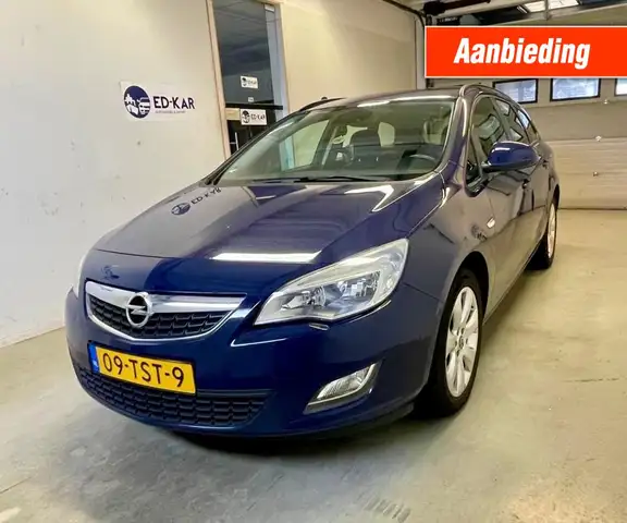 2012 Opel Astra in Blue for sale
