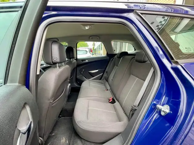 Opel Astra view 12