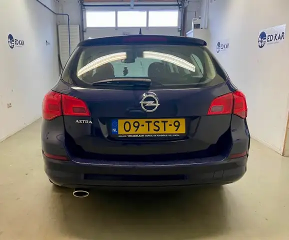 Opel Astra view 7