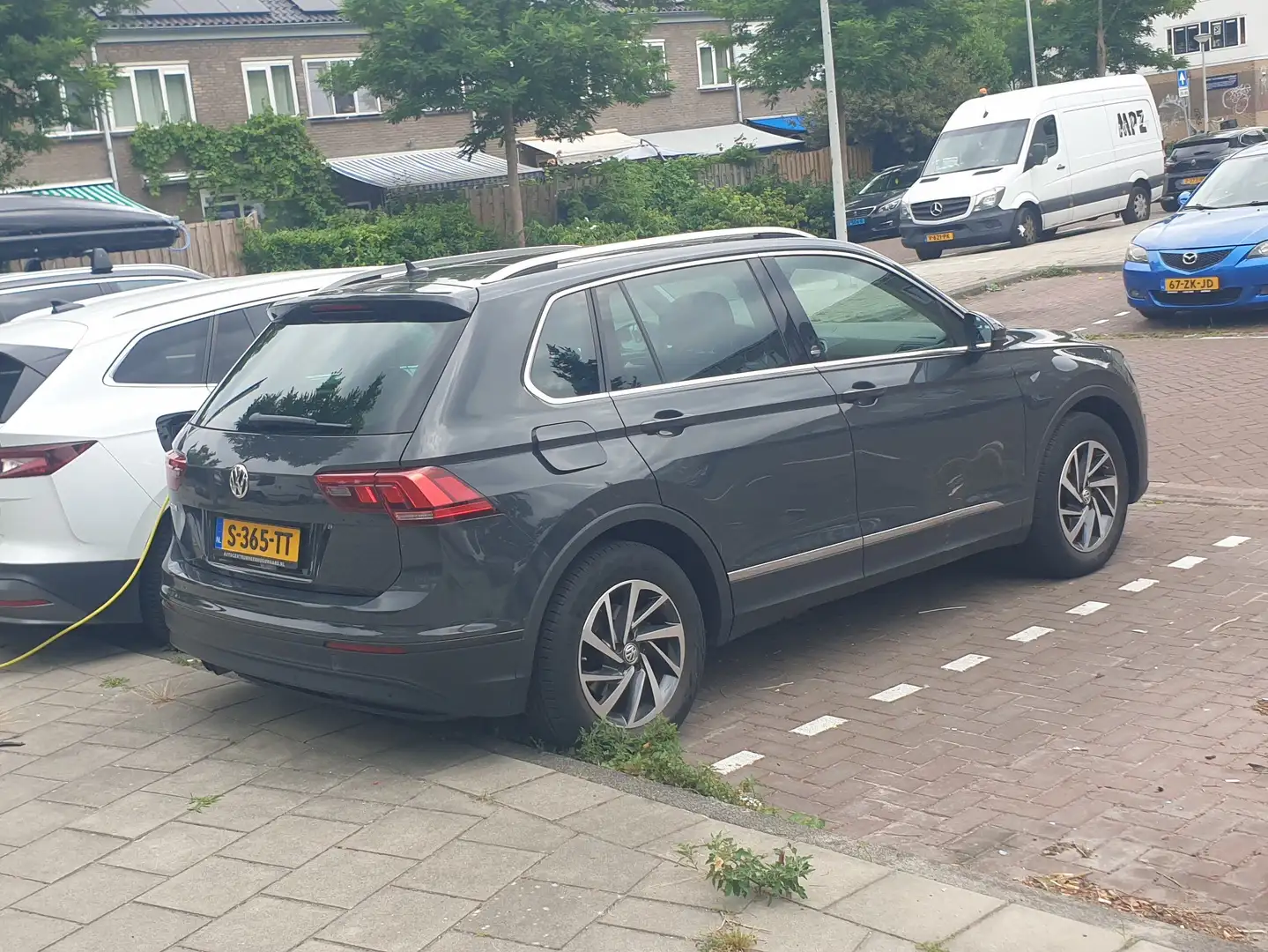 Volkswagen Tiguan Tiguan 1.4 TSI Highl. Bus R Grijs - 1