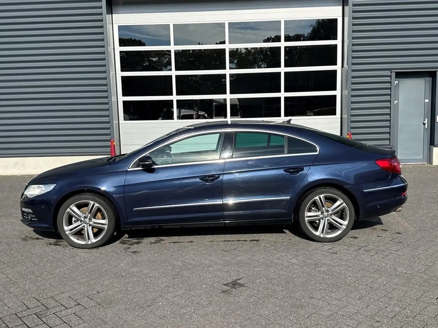 Volkswagen Passat CC 2.0 TSI, clima, stoelverwarming, cruise control, P Blauw - 2