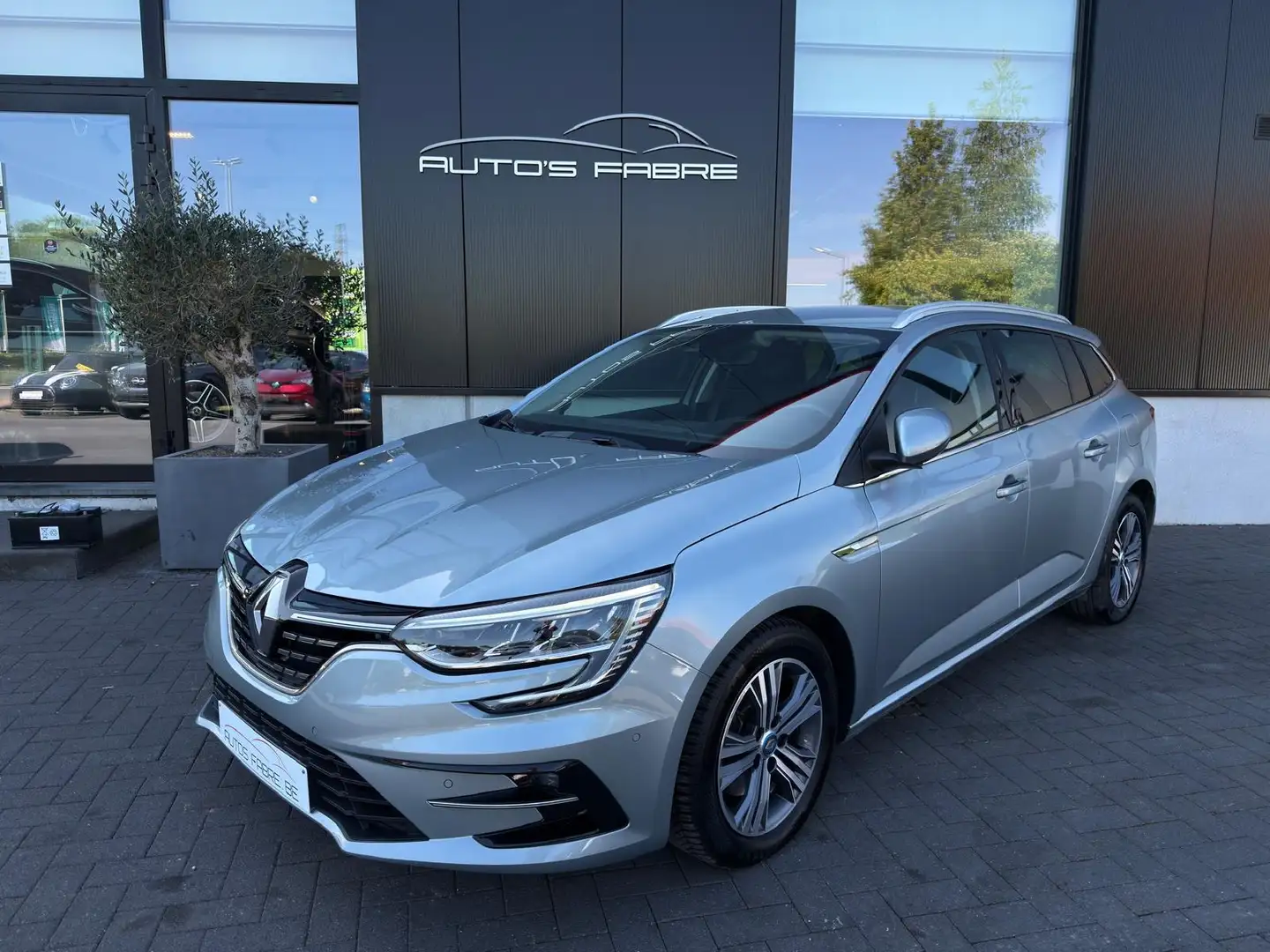 Renault Megane Mégane SW 1.6i E-TECH PHEV 66000km siva - 1