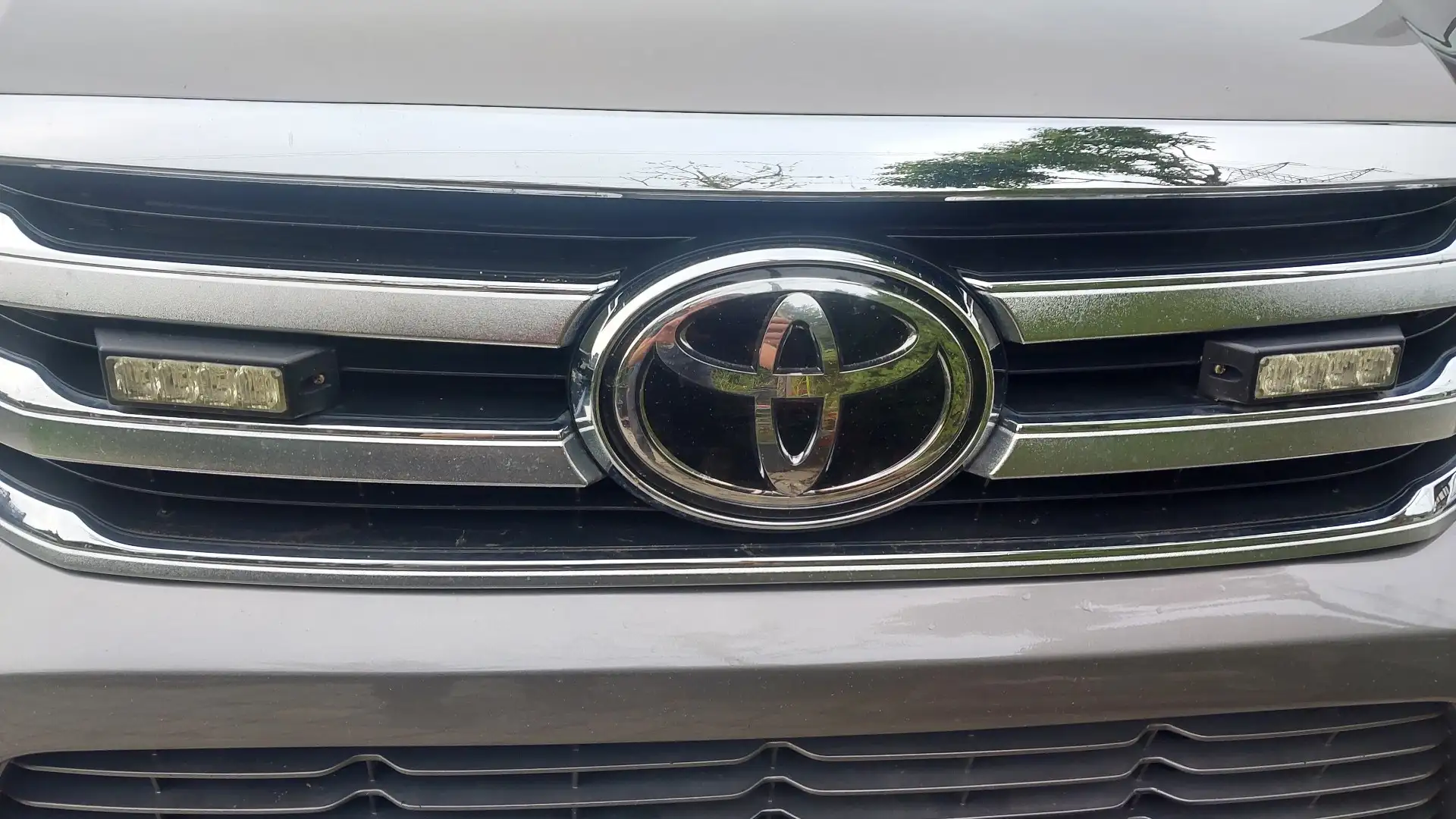 Toyota Hilux 2,4 D-4D - 2