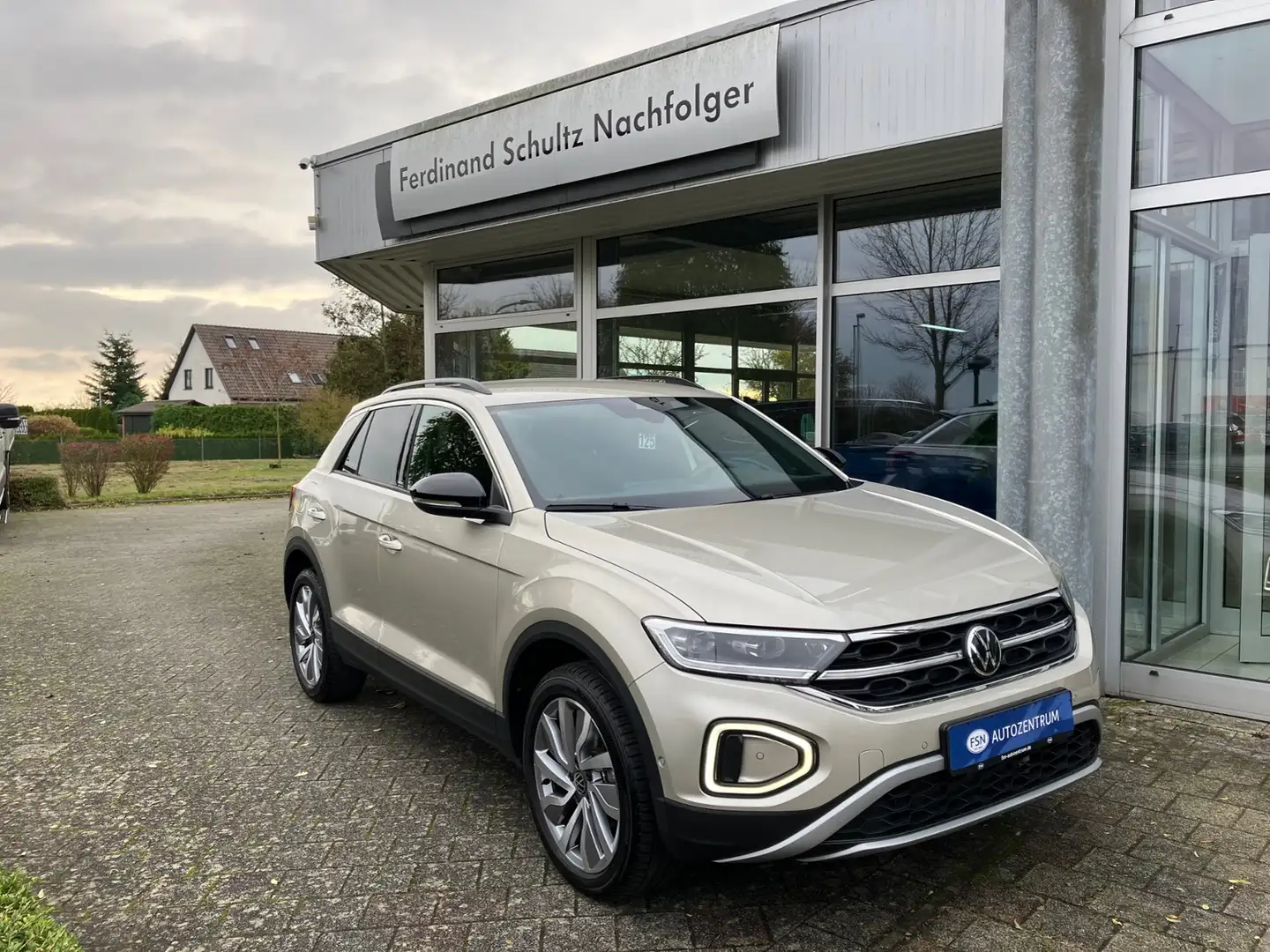 Volkswagen T-Roc 1.5 TSI Move DSG AHK IQ ACC NAVI Silber - 2