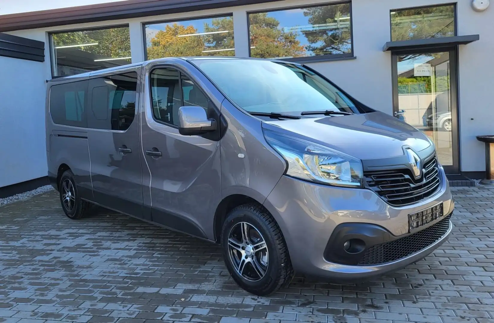 Renault Trafic Combi L2H1 2,9t  Expression Grau - 2