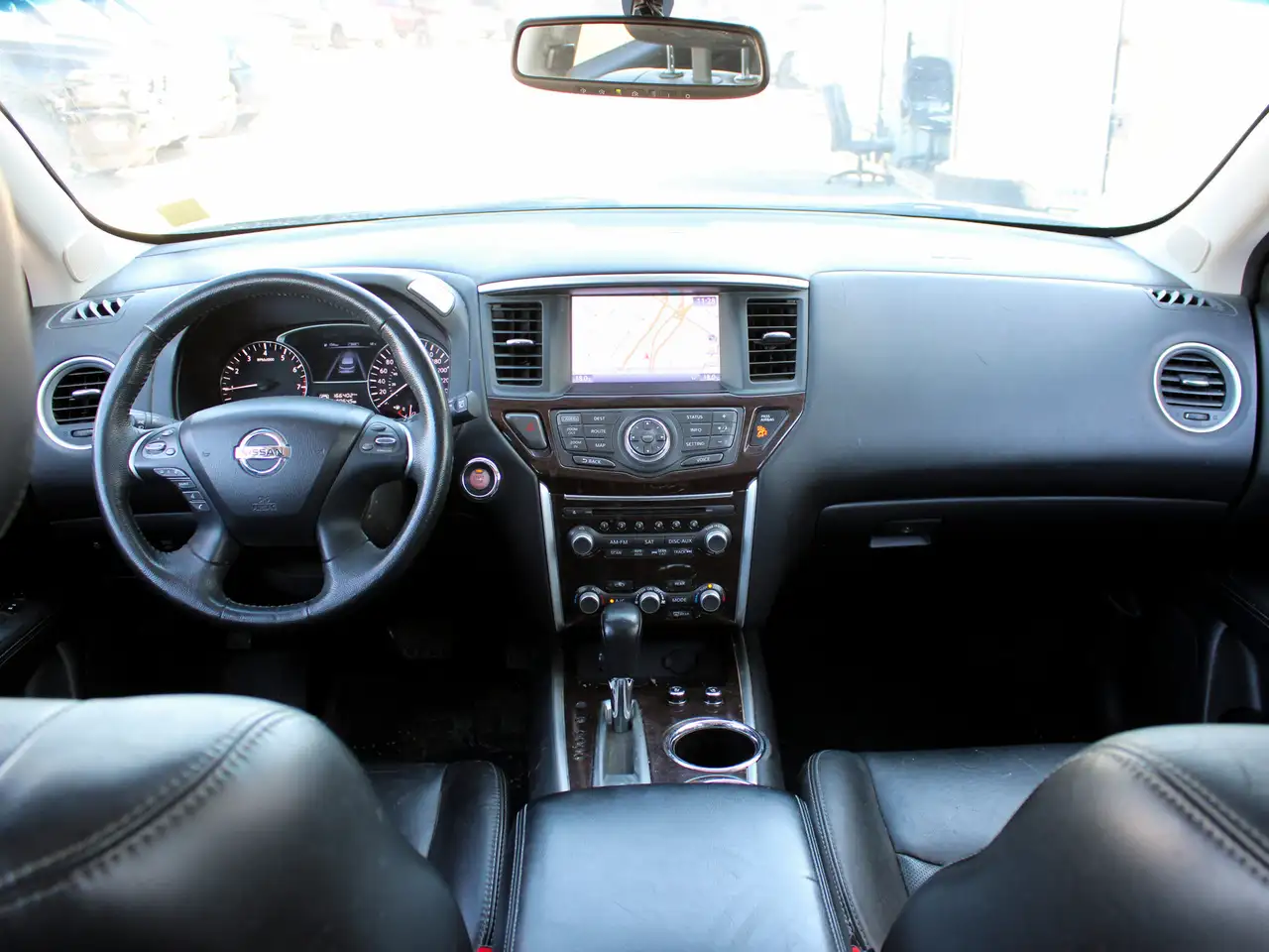 Nissan Pathfinder снимка Nissan Pathfinder