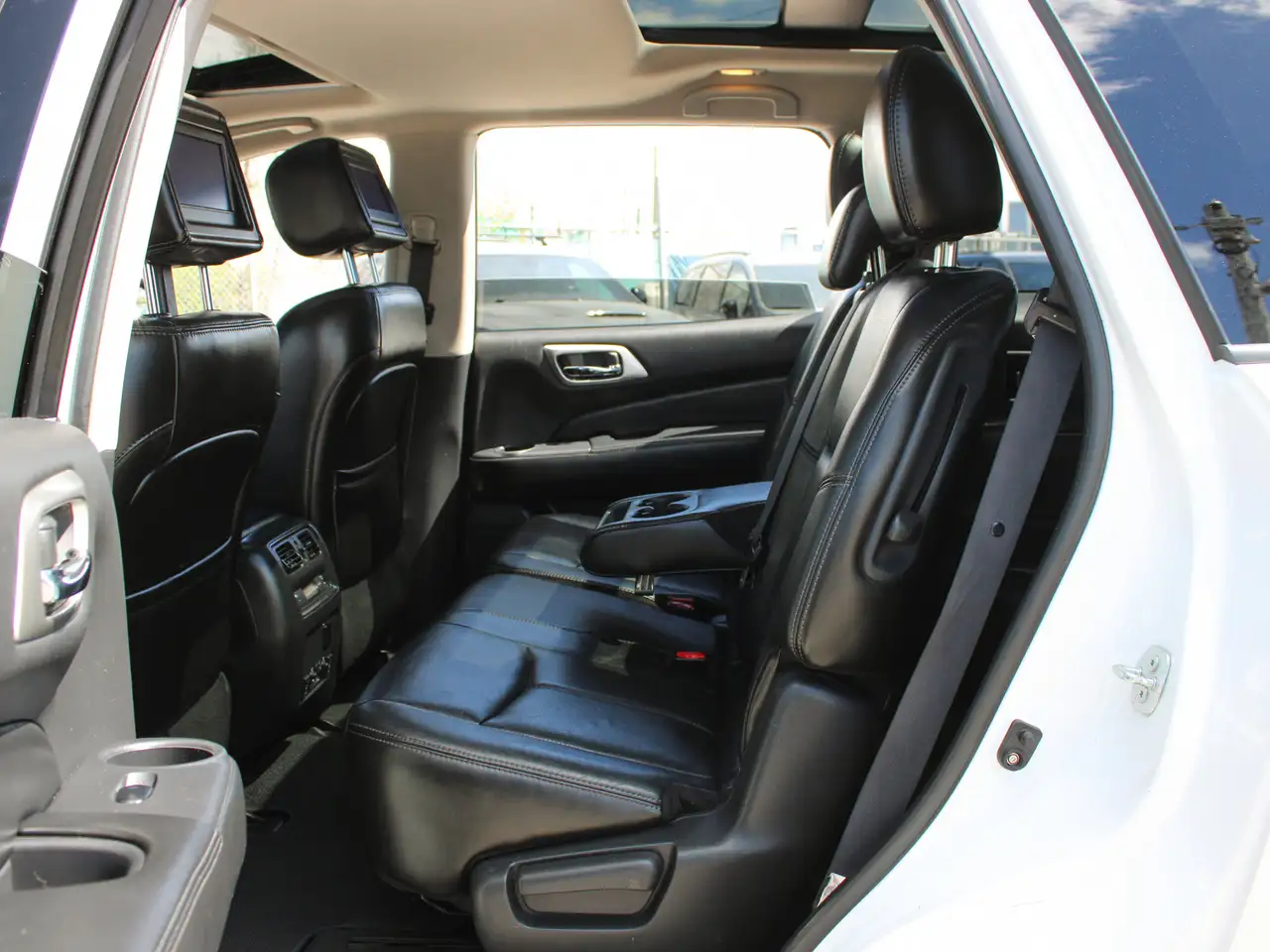 Nissan Pathfinder снимка Nissan Pathfinder