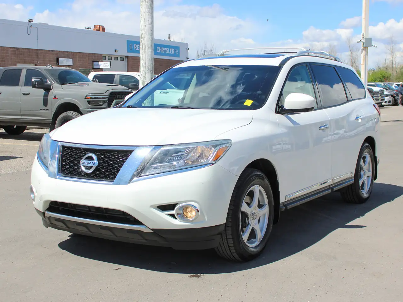 Nissan Pathfinder снимка Nissan Pathfinder
