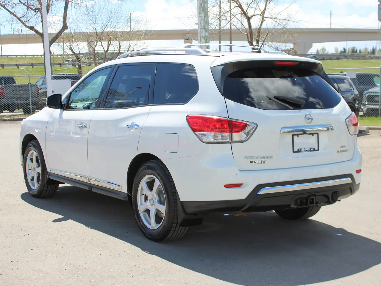 Nissan Pathfinder снимка Nissan Pathfinder