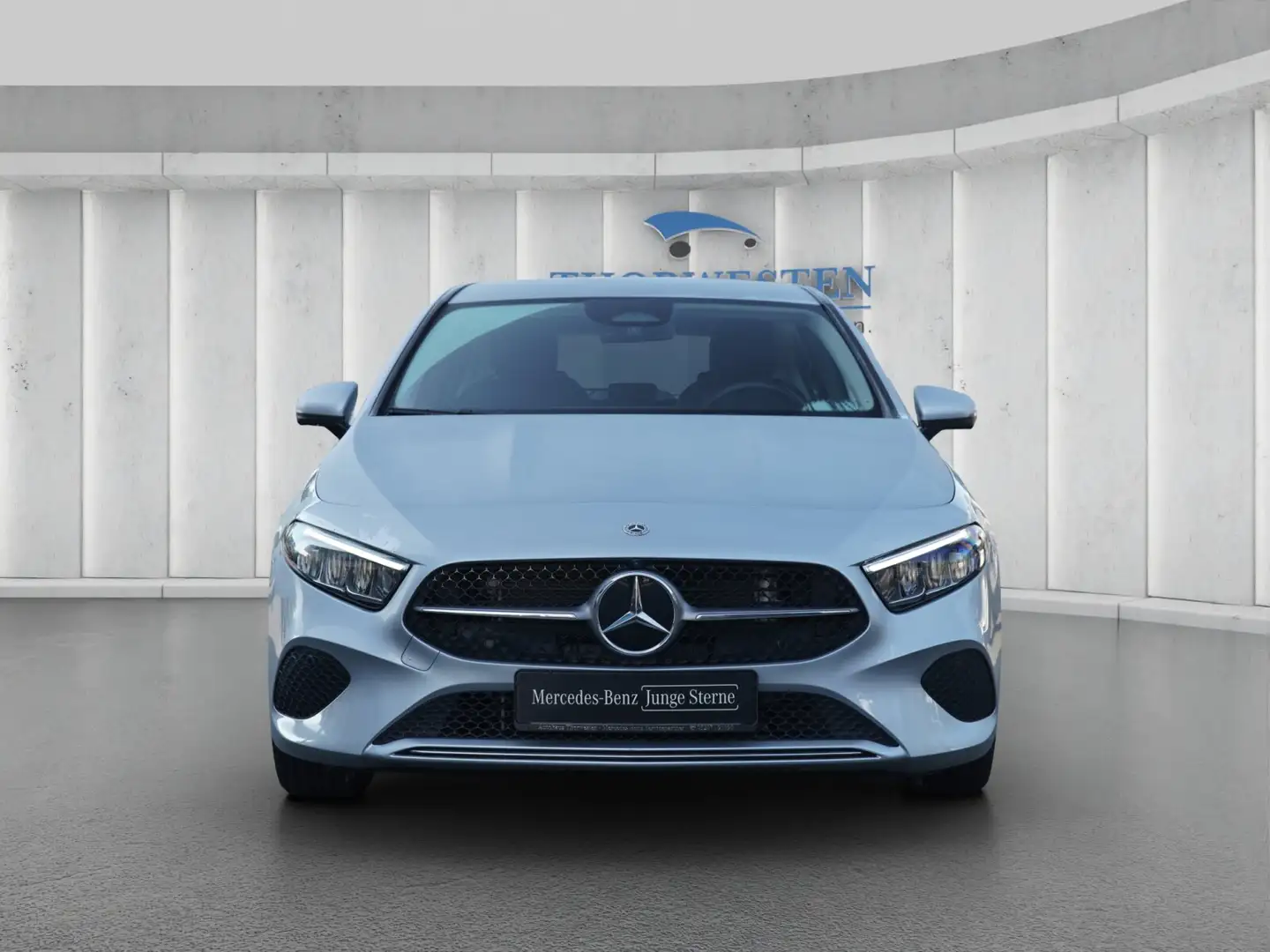 Mercedes-Benz A 180 A 180 Kompaktlimousine Progressive 360°- Kamera Silber - 2