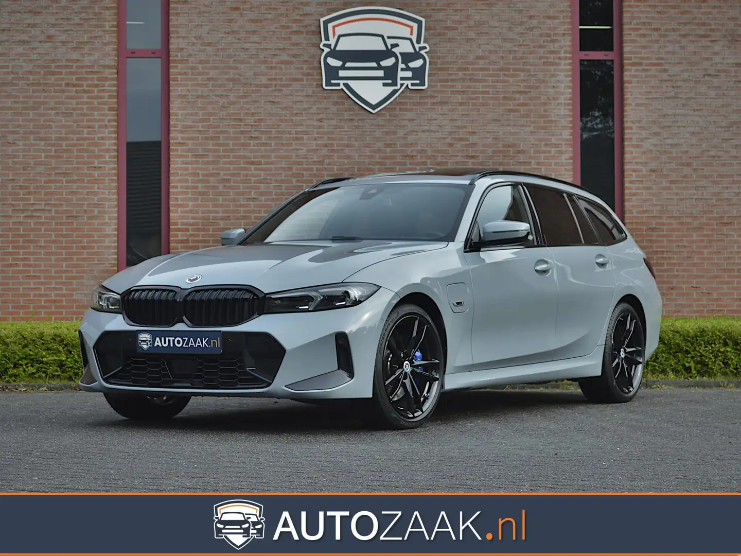 BMW 330 3-serie Touring 330e M Sport Pro Innovation Grijs - 1