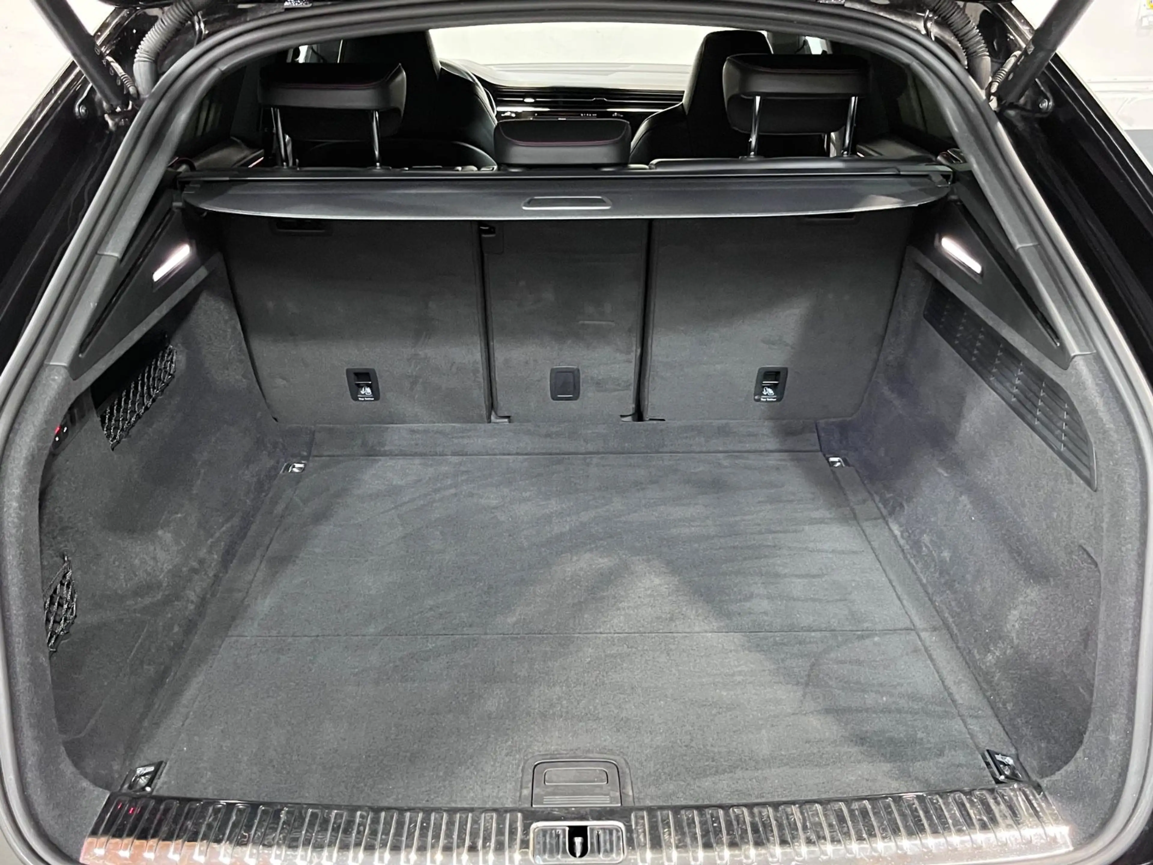 Audi RS Q8 4.0 TFSI quattro — photo 8