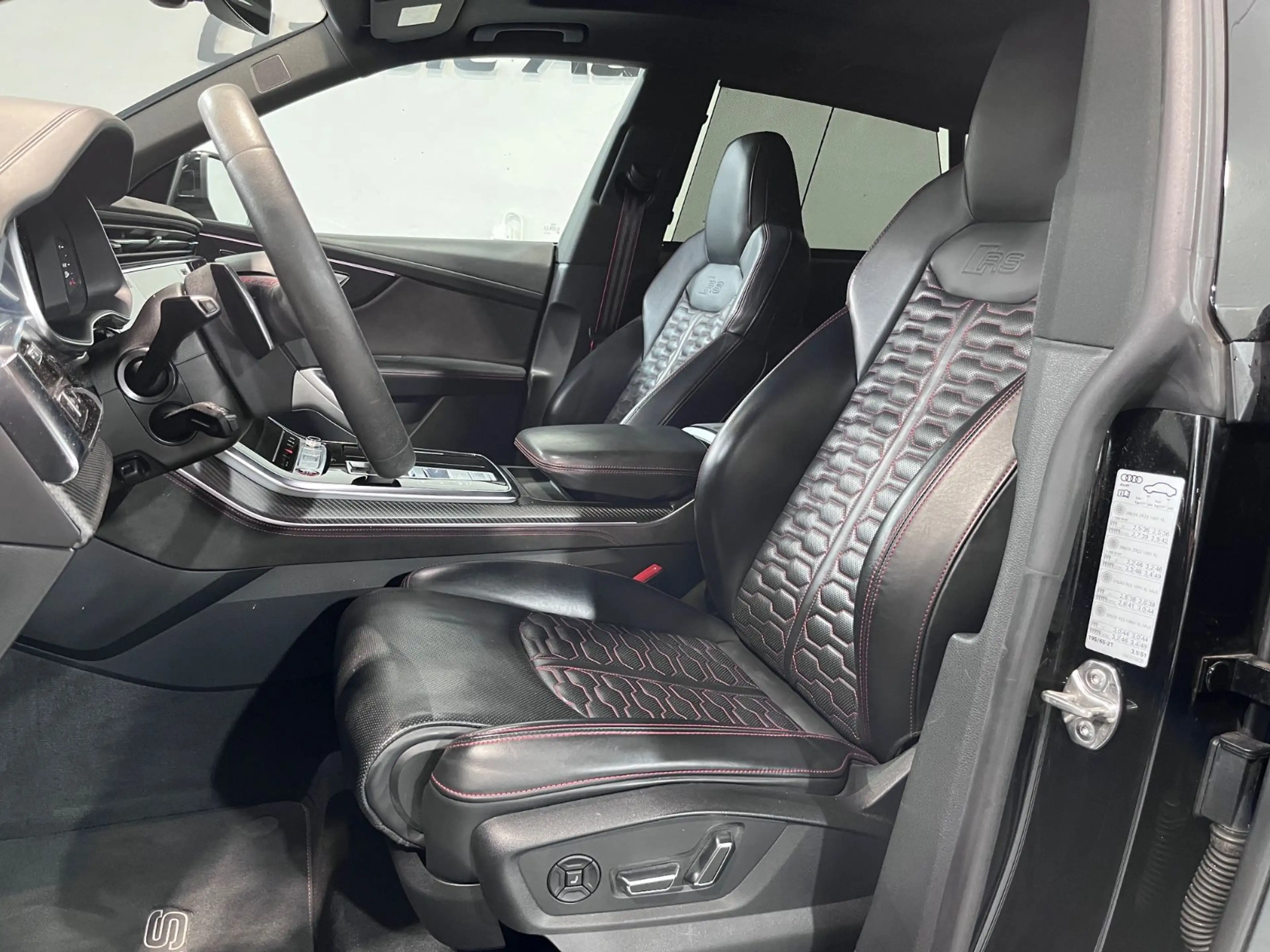 Audi RS Q8 4.0 TFSI quattro — photo 6