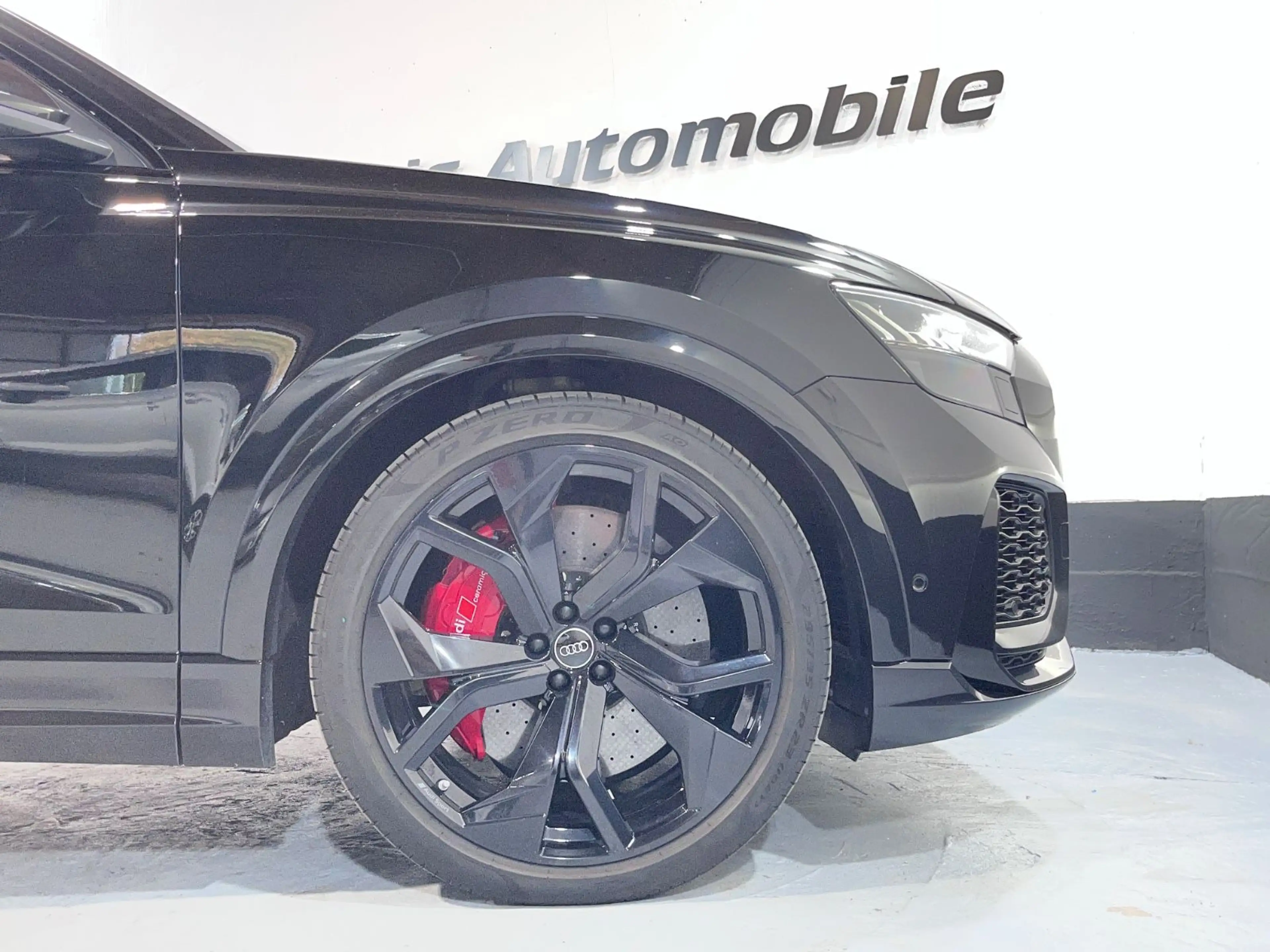 Audi RS Q8 4.0 TFSI quattro — photo 11
