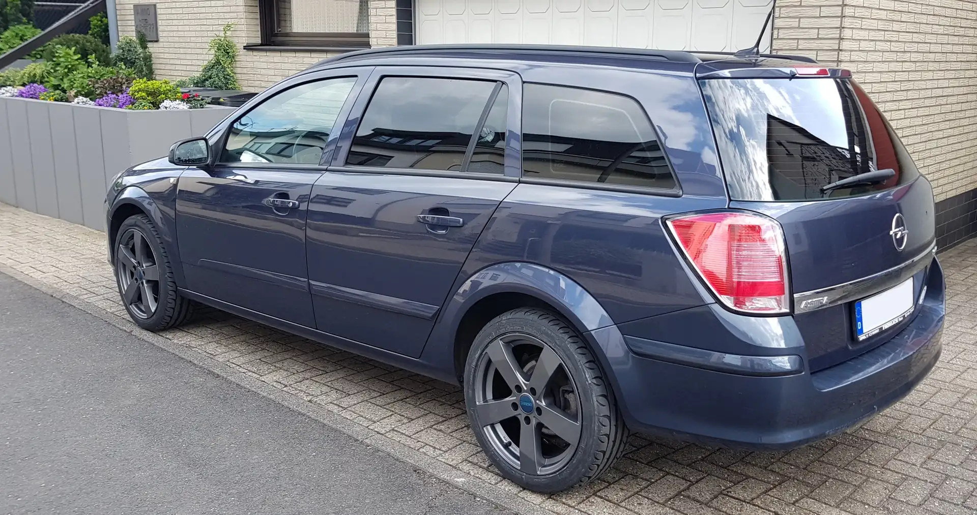 Opel Astra Astra 1.6 Caravan Easytronic Blau - 2