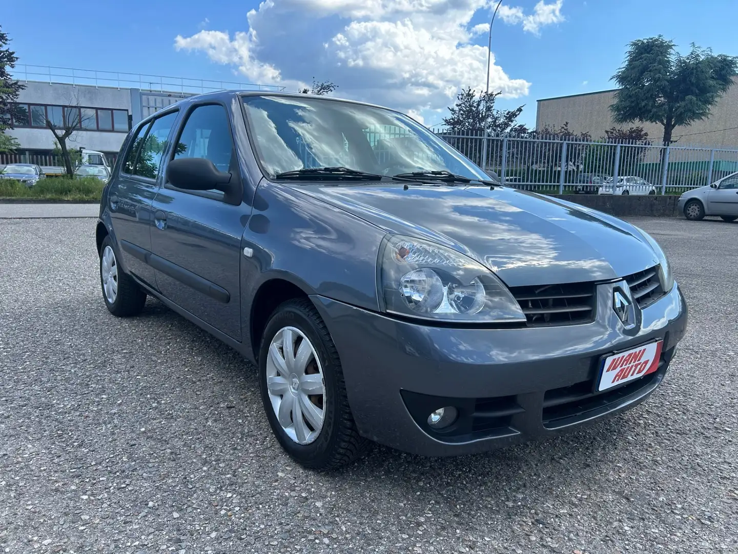 Renault Clio Storia 1.2 5 porte GPL Confort Grau - 2