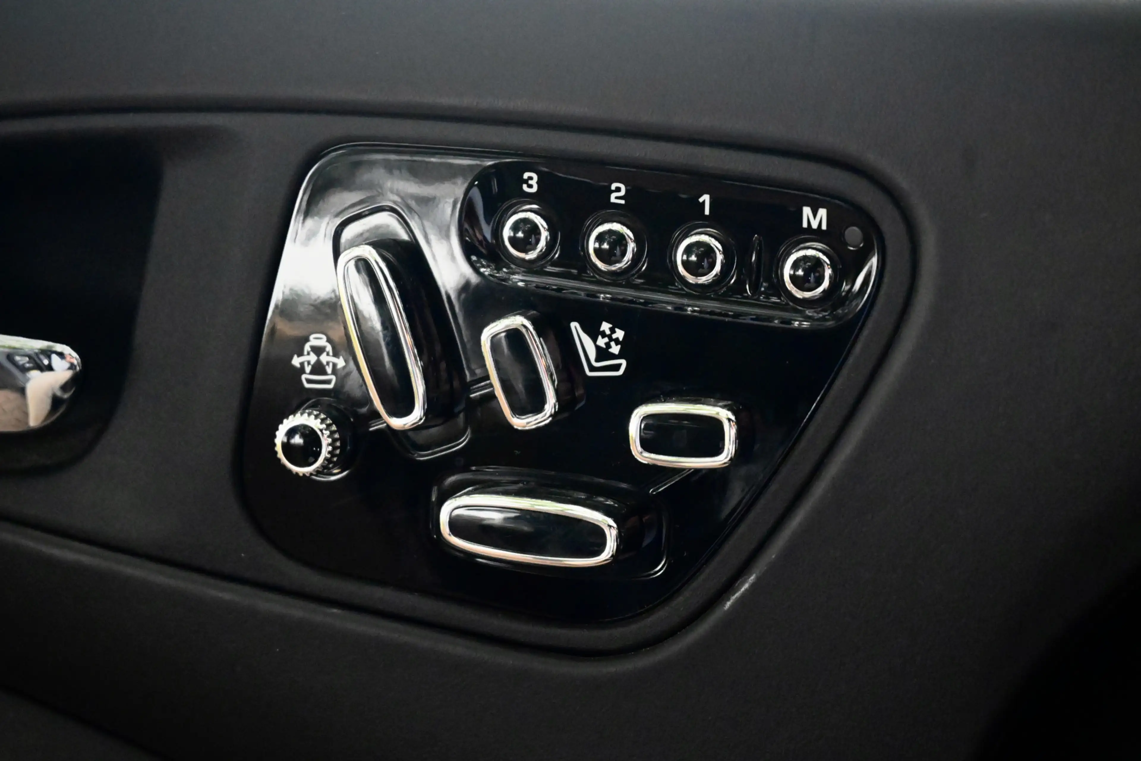 Jaguar XKR 5.0 V8 XKR-S Convertible — photo 26