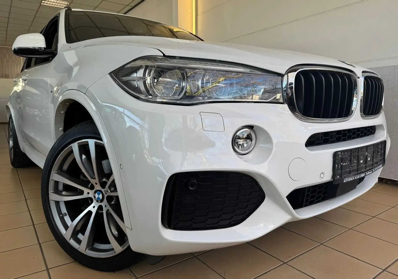 BMW X5 30 d M-Paket Digital ACC HuD Key-Go Soft-Close Blanc - 1