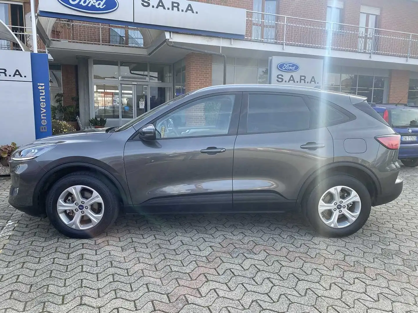 Ford Kuga 3ª serie 2.5 Full Hybrid 190 CV CVT 2WD Connect Grigio - 2