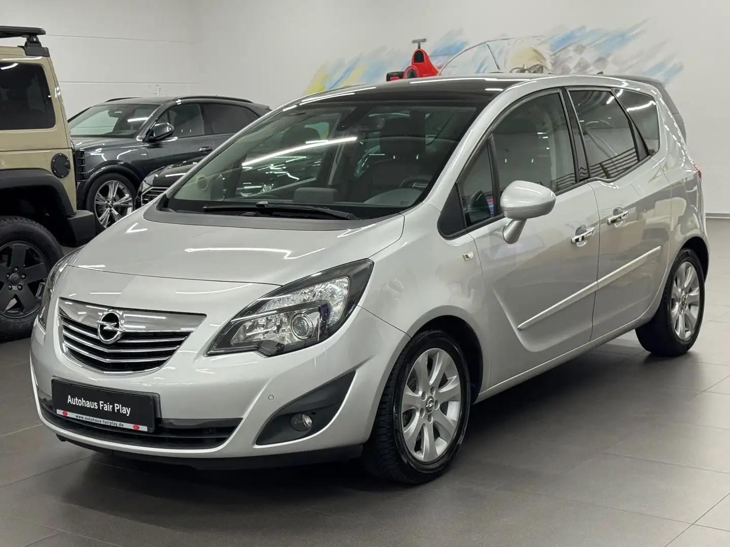Opel Meriva Innovation 1.7 Aut. NAVI/PANO/LEDER/TOP! Silber - 1