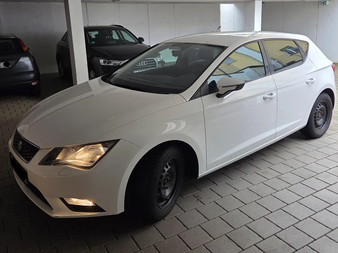 SEAT Leon Leon Executive 1,6 TDI Executive Weiß - 2