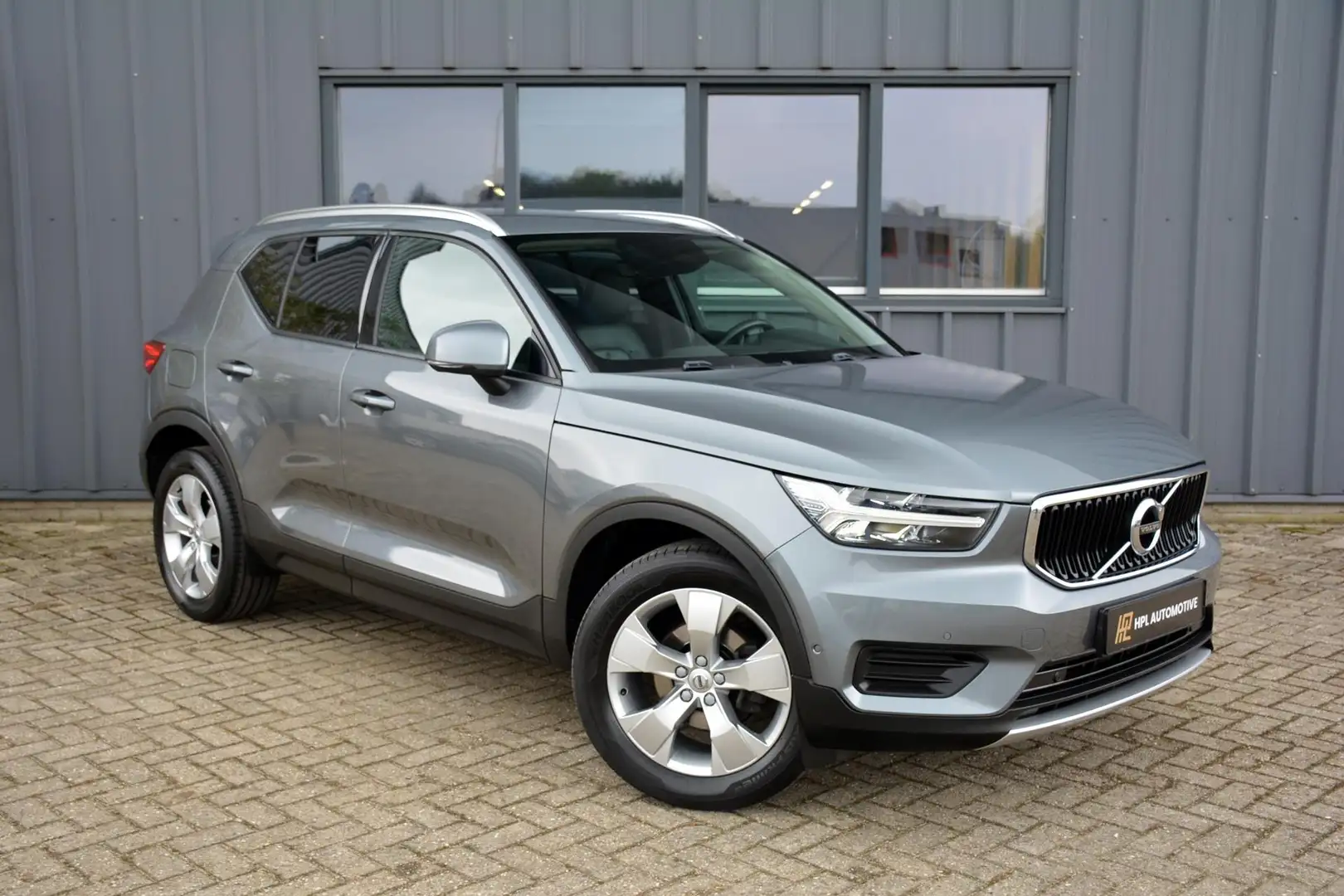 Volvo XC40 1.5 T3 Inscription Grijs - 2