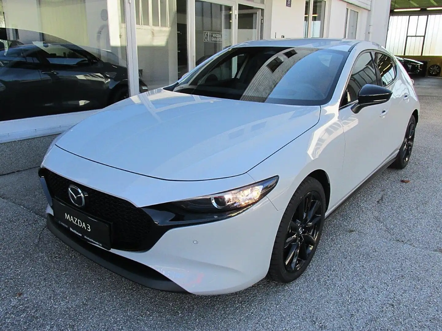 Mazda 3 Mazda3 e-Skyactiv-G140 Nagisa Aut. Weiß - 1